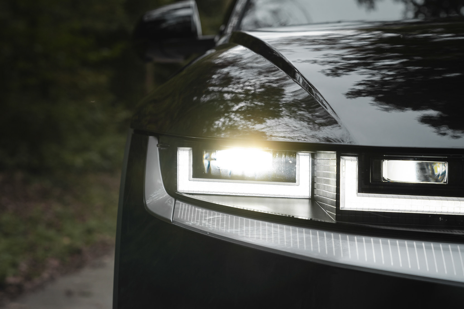 Nahaufnahme eines Frontscheinwerfer des Hyundai Ioniq 5