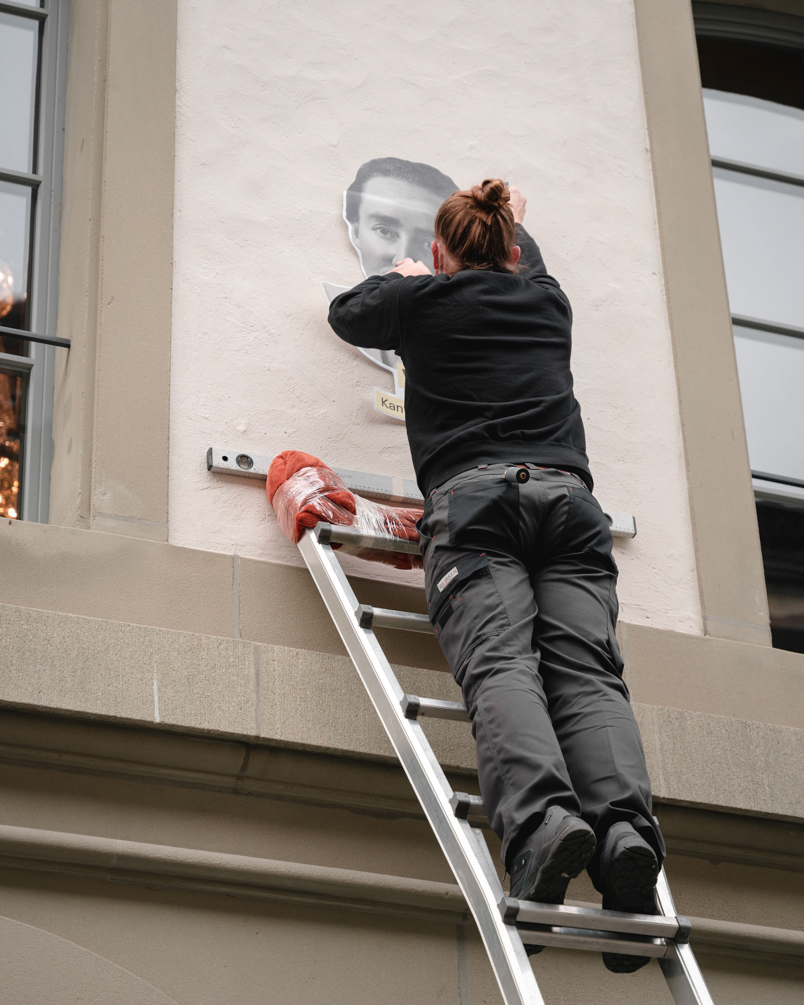 Installation der Freiluftausstellung in der Berner Altstadt von Hommage2021