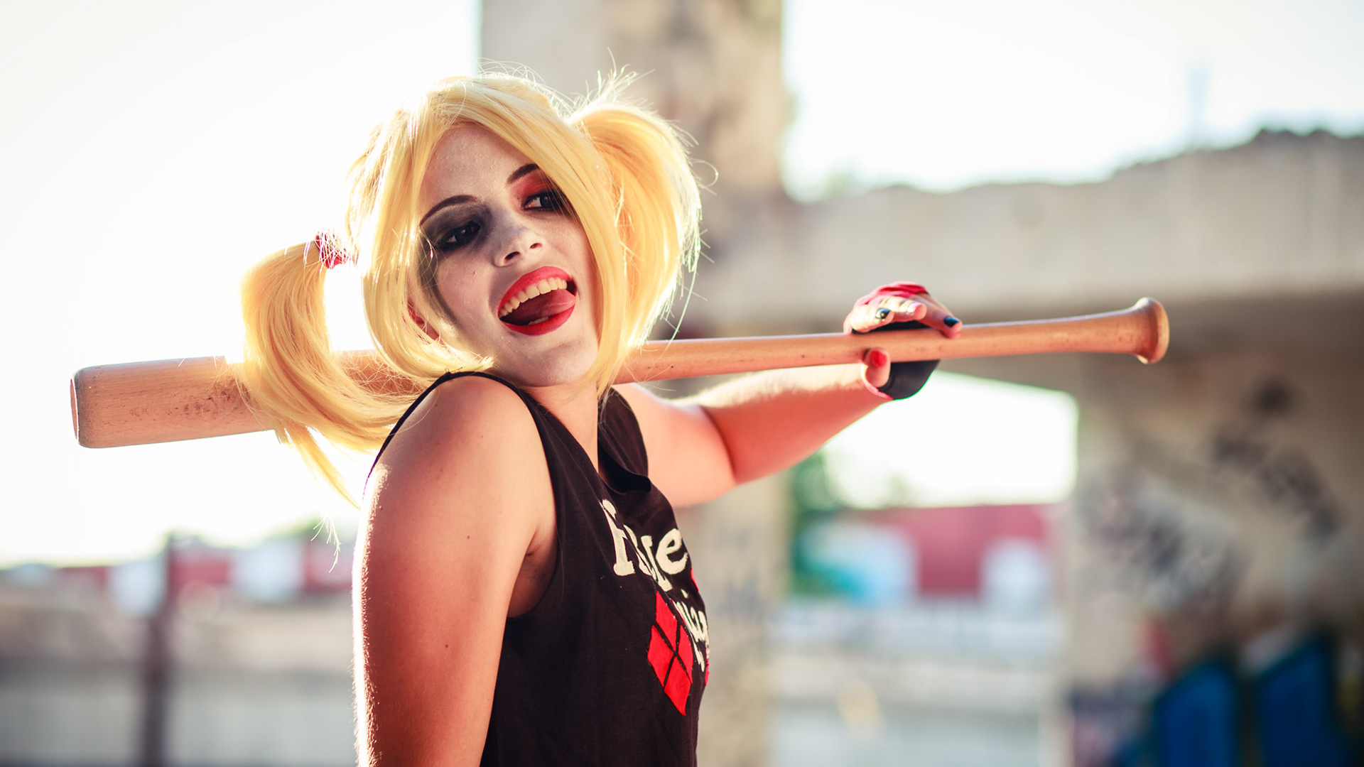 Образ с битой. Харли Квинн косплей. Margot Robbie as Harley Quinn. Джуно Темпл Харли Квинн. Харли Квинн фото.