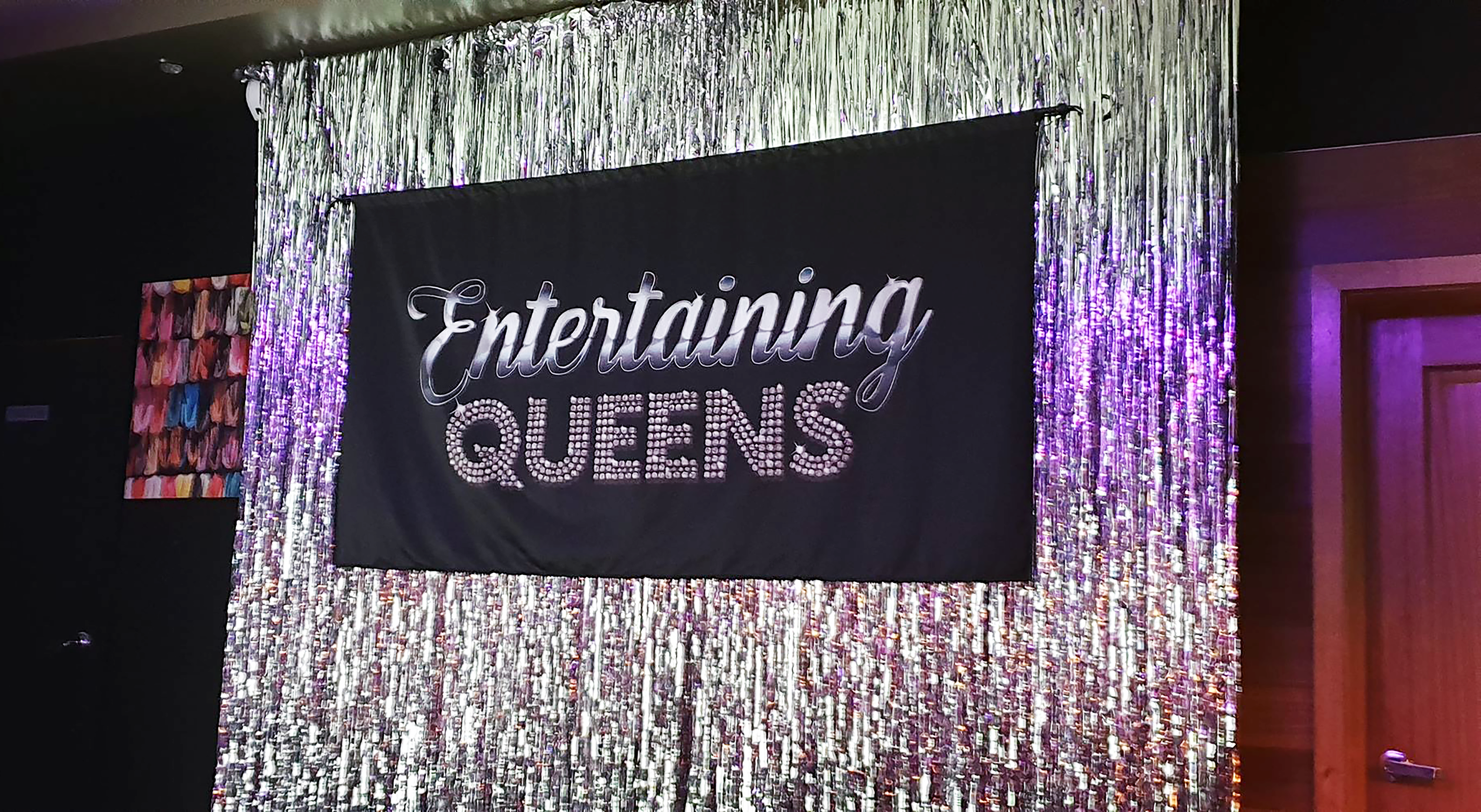 Signage for a stage – Digital Illustrated typographic logo for Entertaining Queens, by Anderssen Creative.