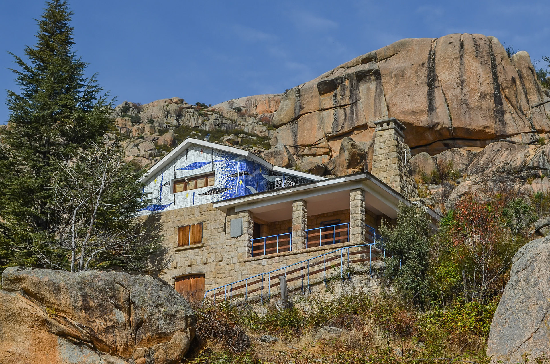 Cottage on a cliff