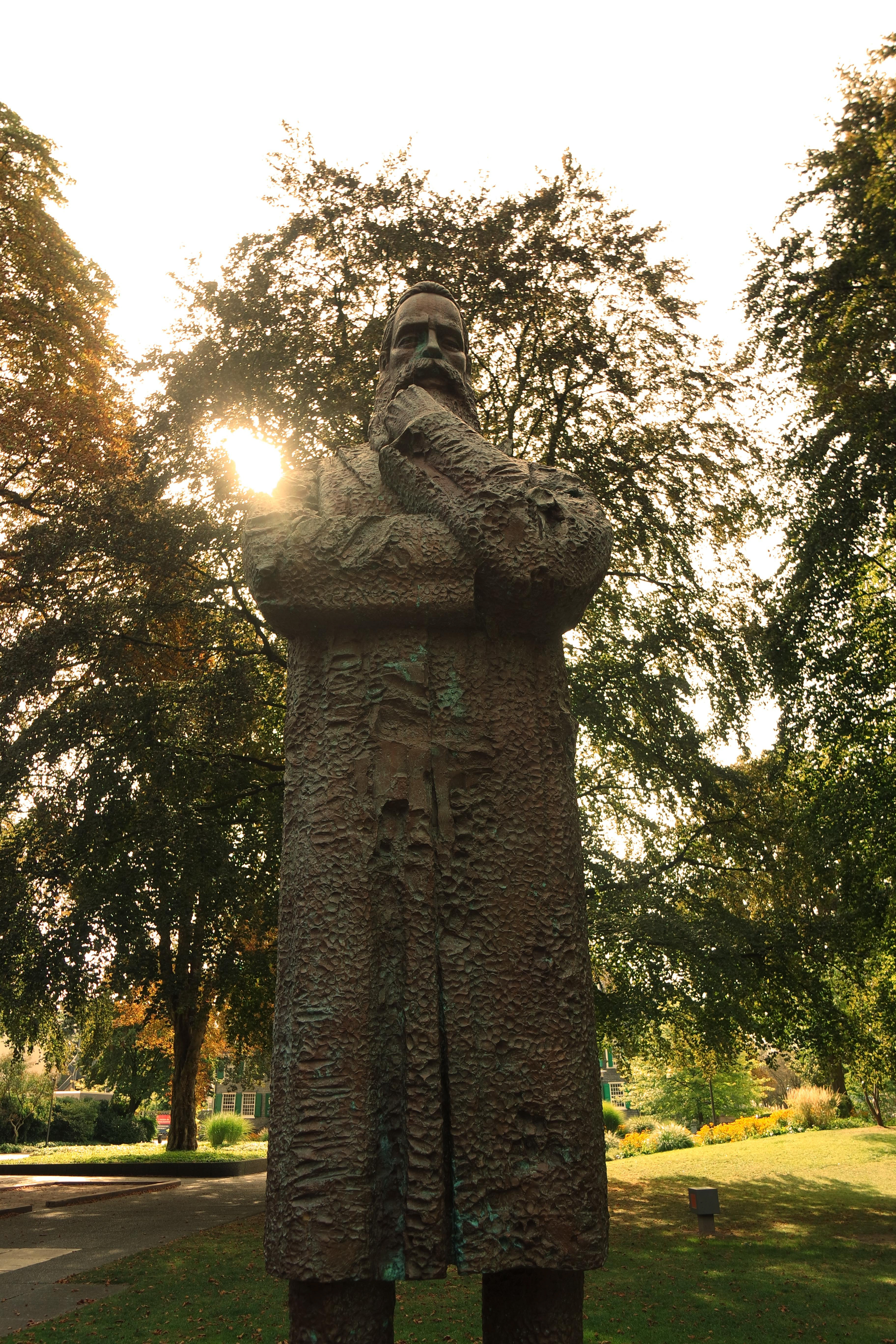 Friedrich Engels Statue in Wuppertal-Unterbarmen in der Nähe des Geburtshauses und den historischen Museums.