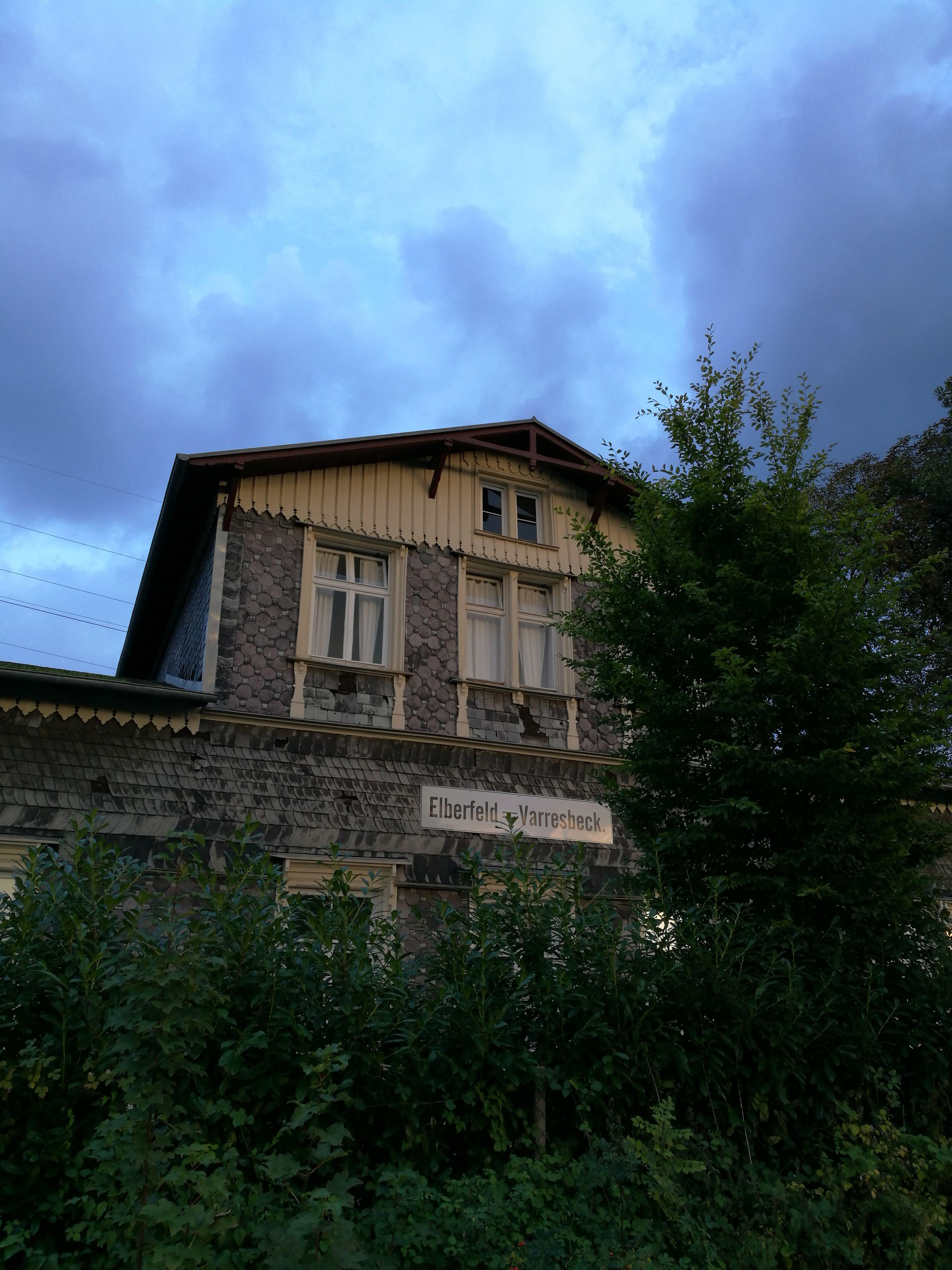 Alter Bahnhof Varressbeck an Nordbahntrasse. Heute Wohnhaus