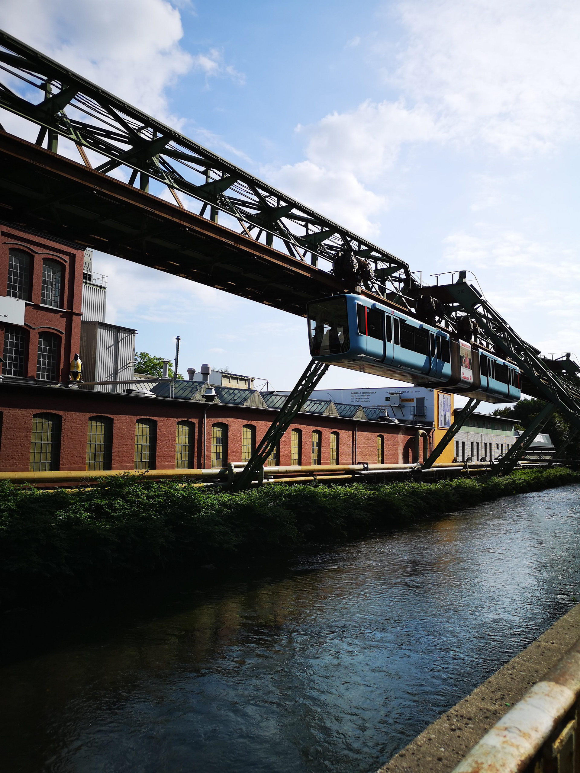 Schwebebahn am Hardtufer