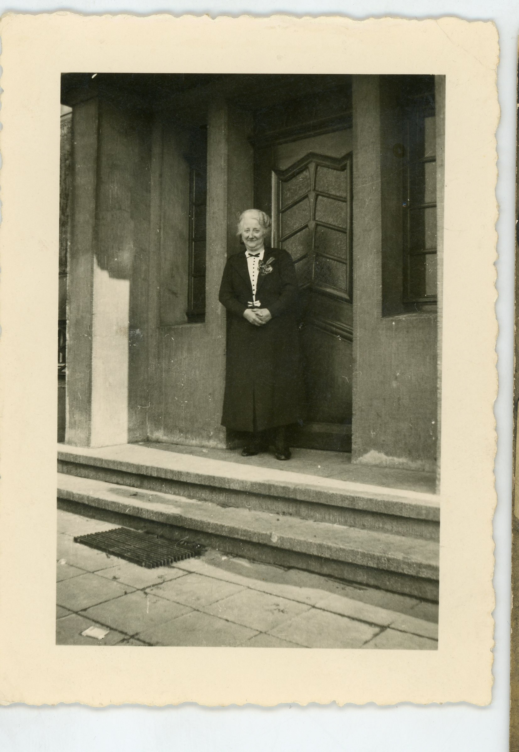 Meine Uroma Amanda Reuter (geb. Hammacher) ca. 1938 (?) am Hombüchel 17 (das Haus wurde leider im 2. Weltkrieg zerstört. Oder es war in der Schusterstraße 30...) Jedenfalls am Ölberg! ;)
