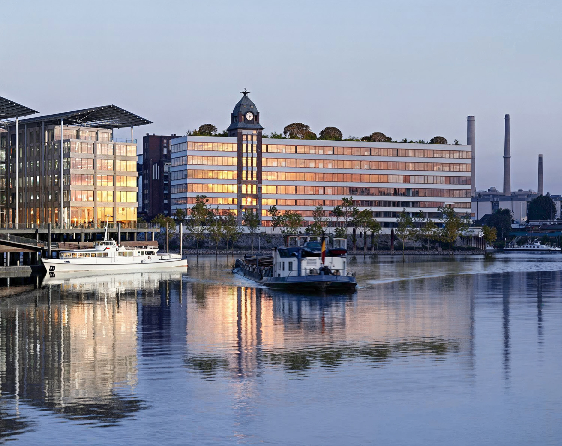 PIER ONE DÜSSELDORF  /  © CHRISTOPH INGENHOVEN