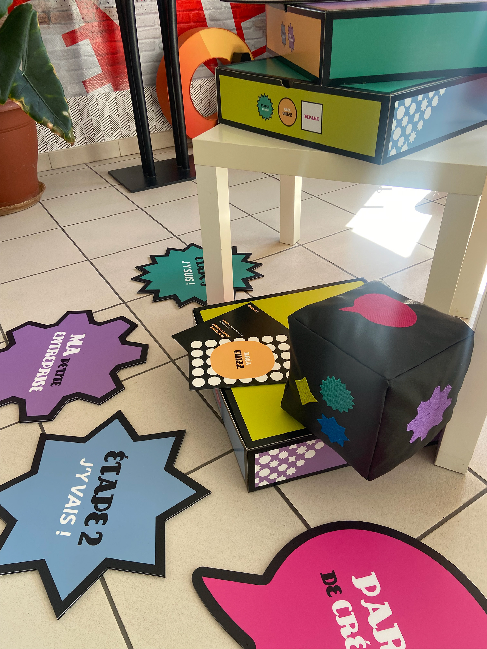 Contenu global du jeu KREATRIS V2 (cases, cartes, dé, packagings)