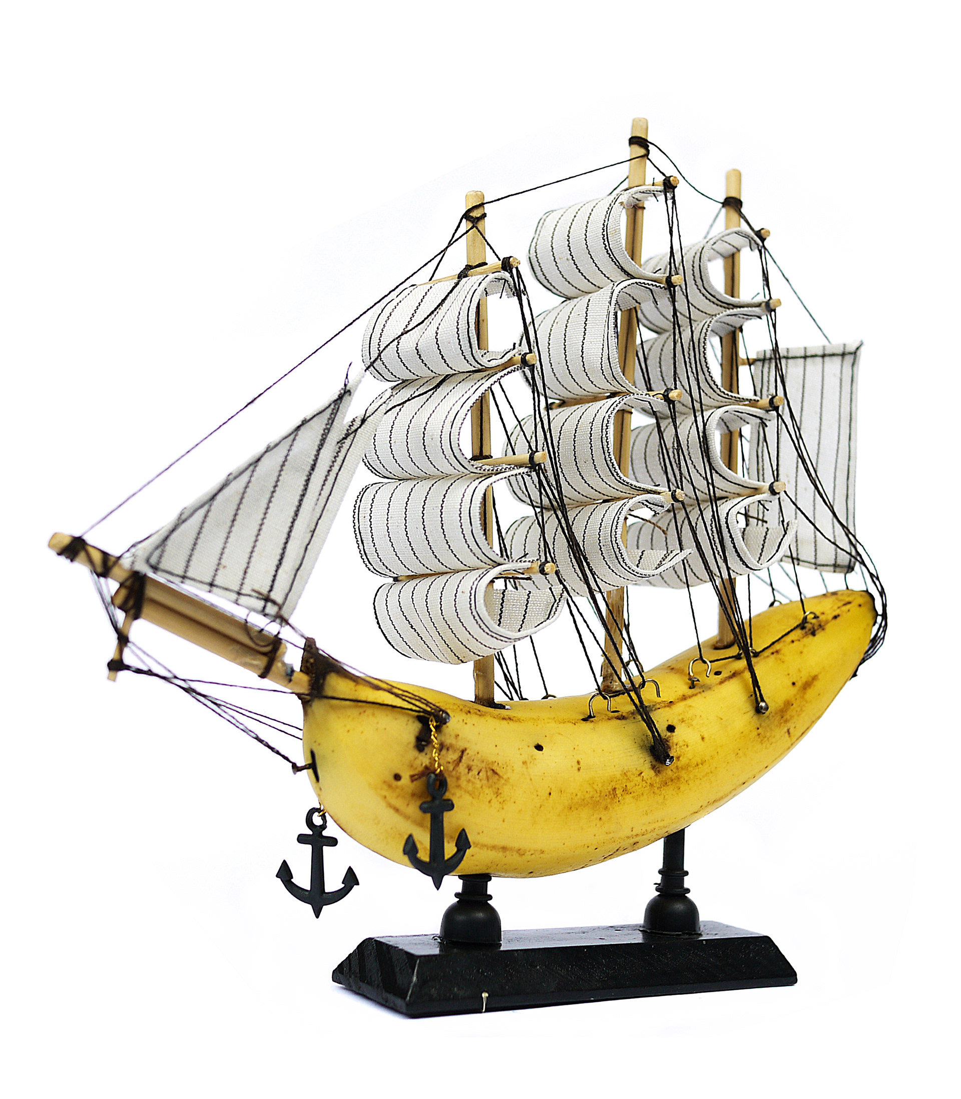 Bananaboat, banana, wood, fabric. 30x30x7cm. 2010. 