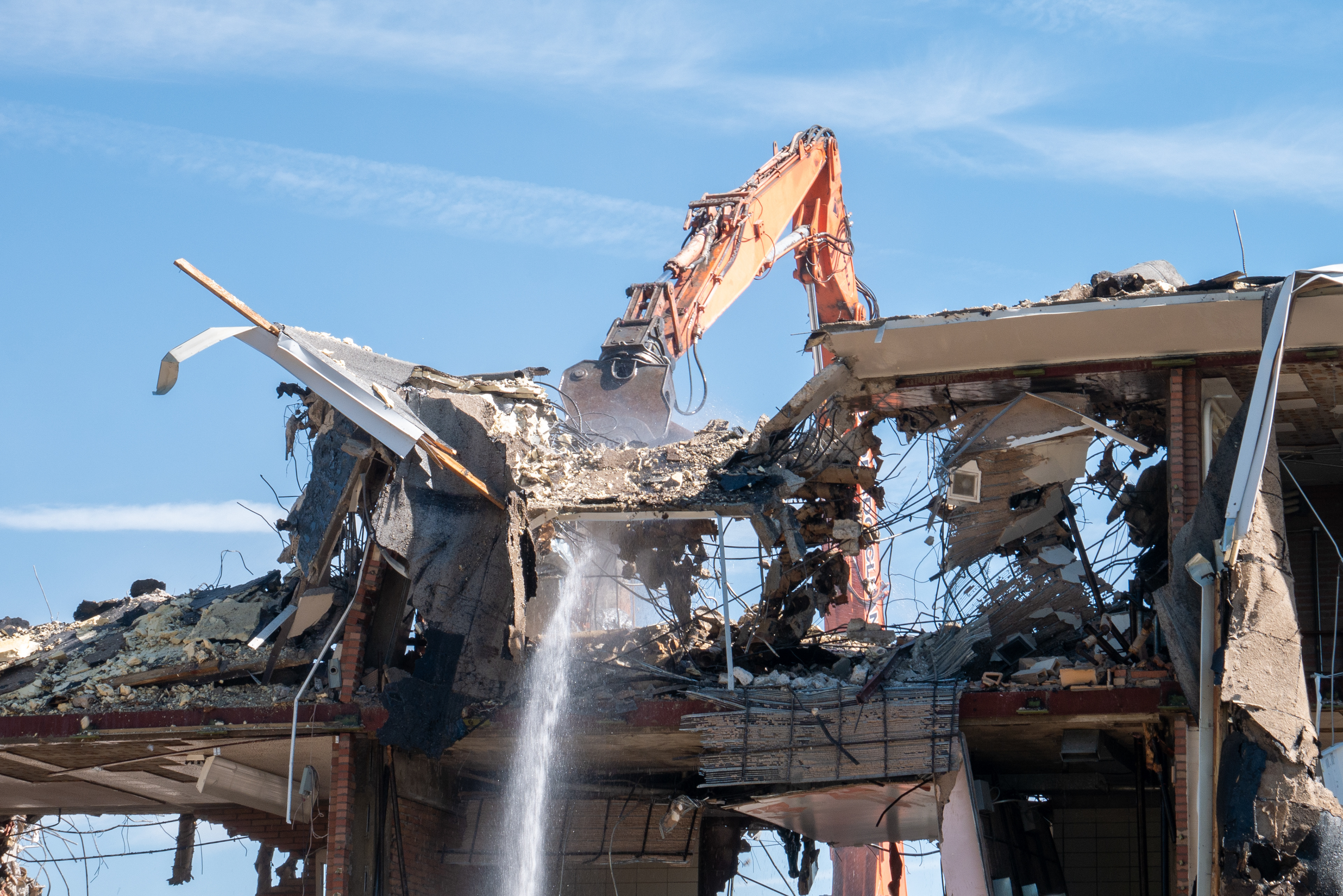 Demolition of the SE wing, south-facing side