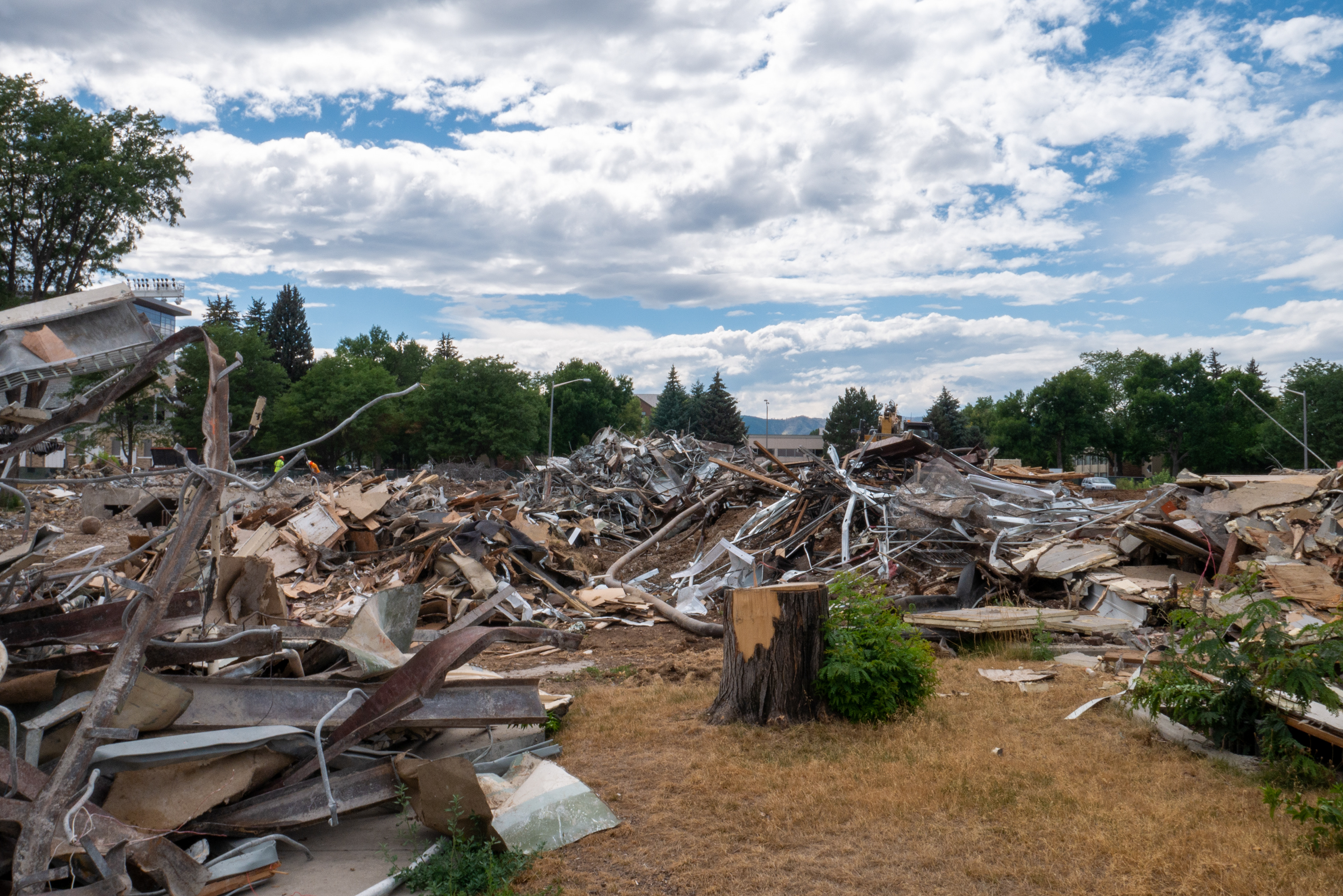 Rubble from the core and southern wings, east-facing side