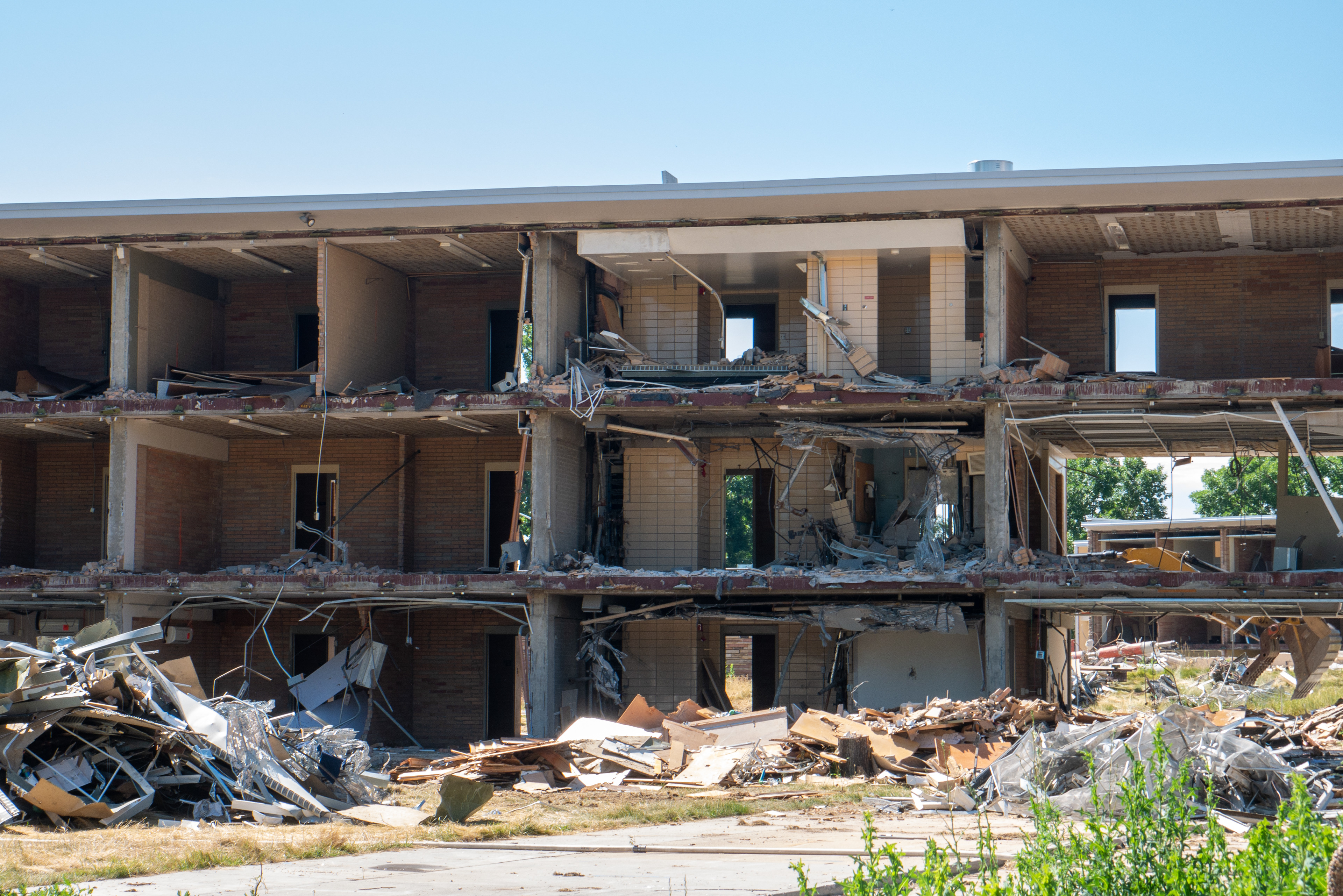 Partial demolition of the bathrooms of the NE wing, north-facing side