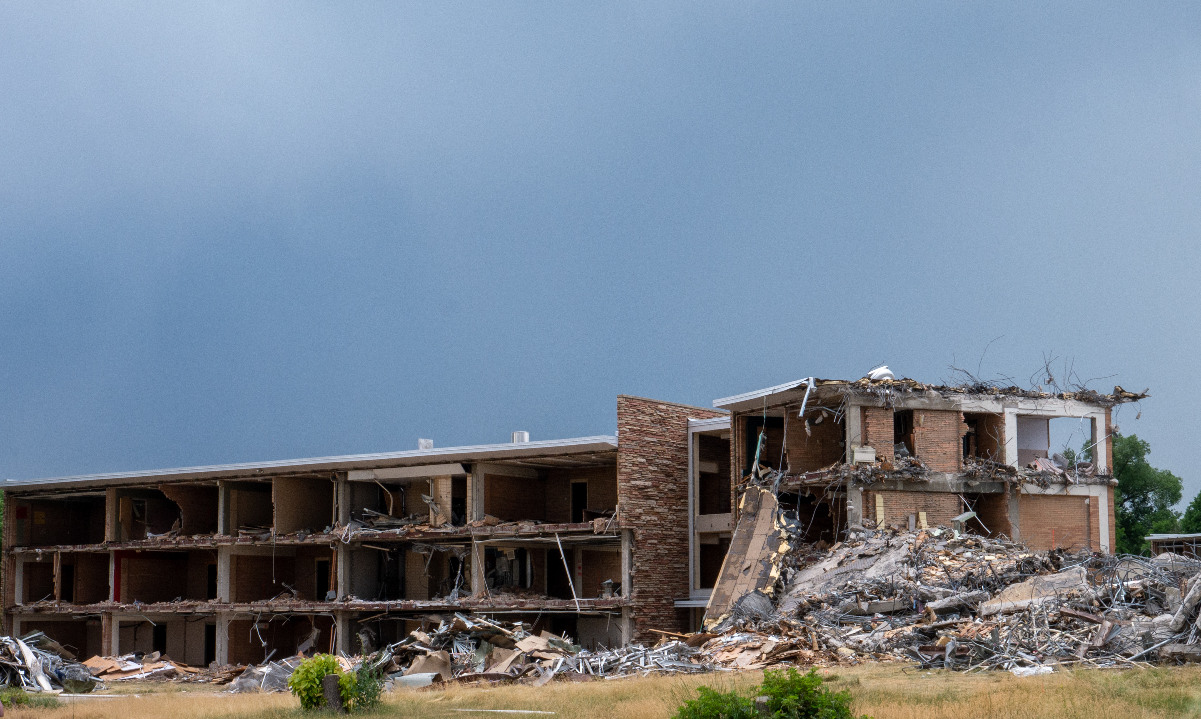 Partial demolition of the northern wings, north-facing side