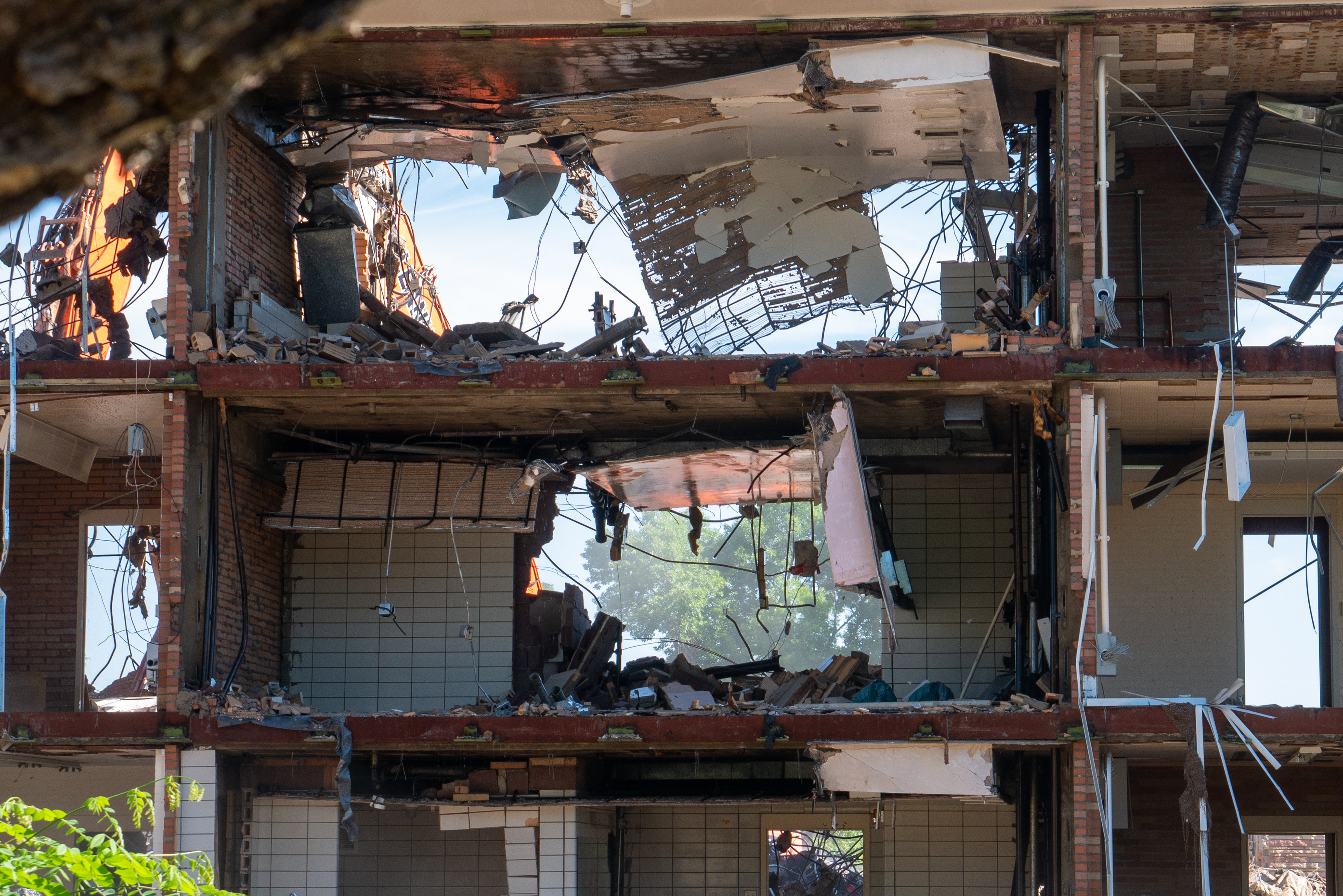 Demolition of the SE wing, south-facing side