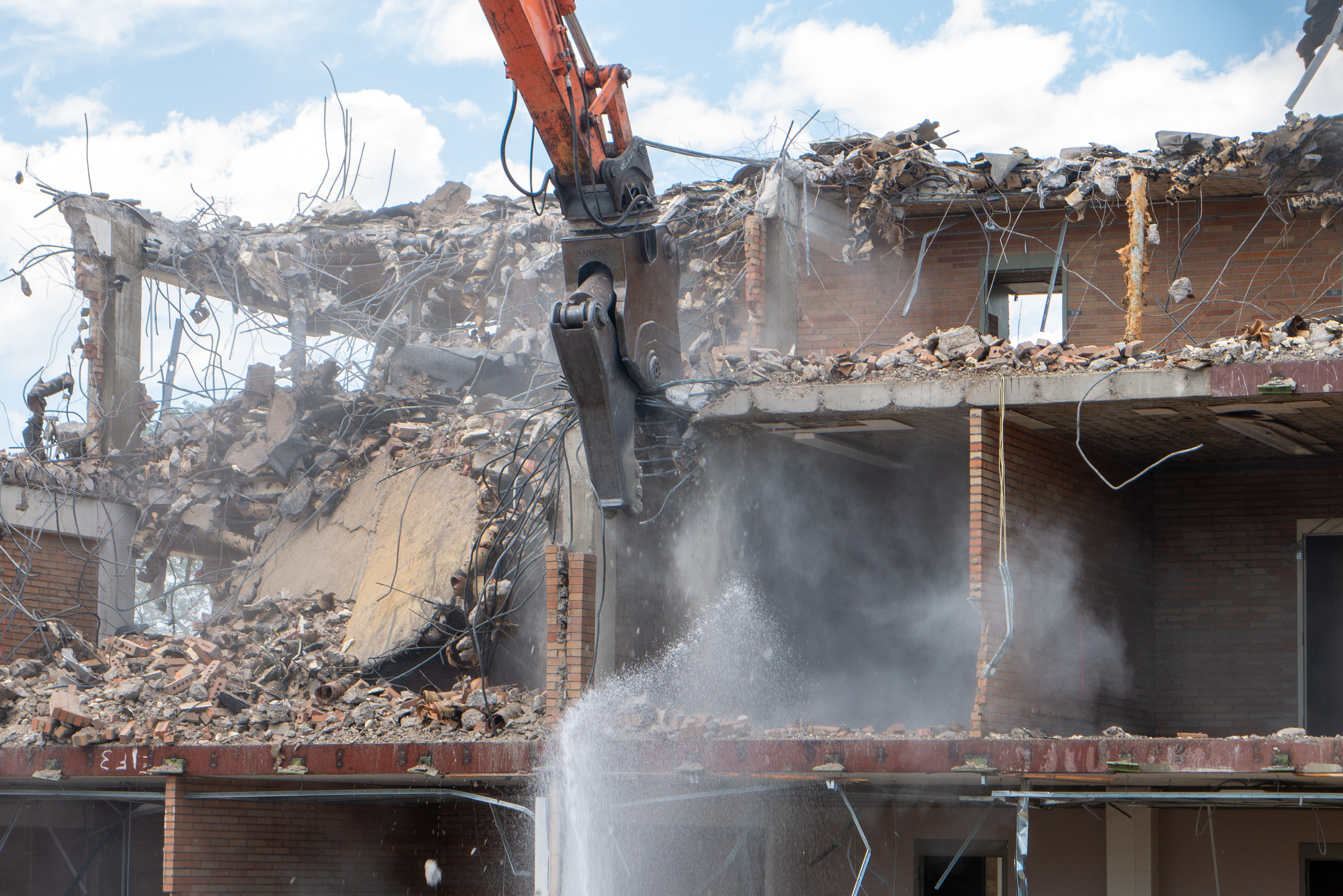 Demolition of the NE wing, south-facing side