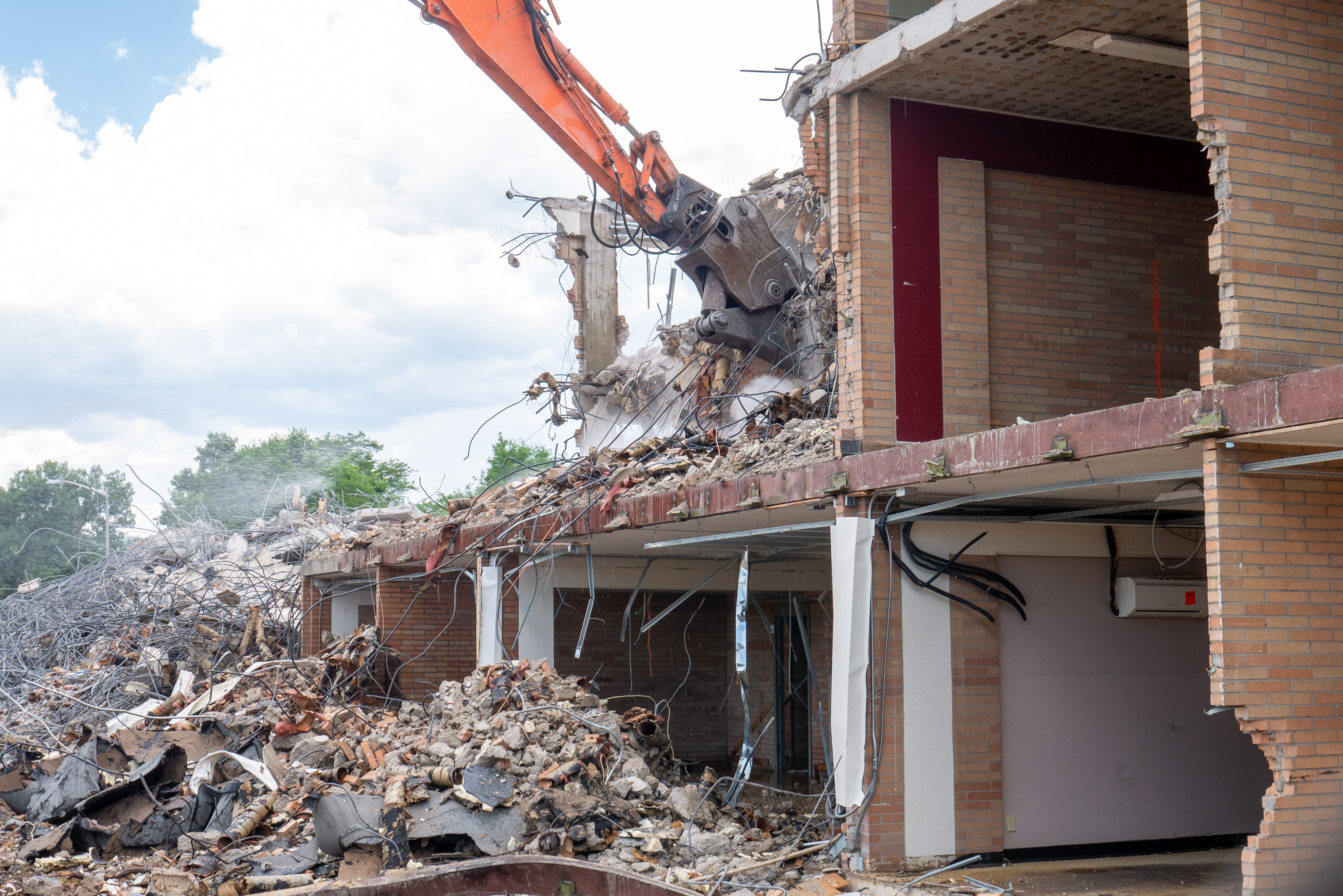 Demolition of the NE wing, south-facing side