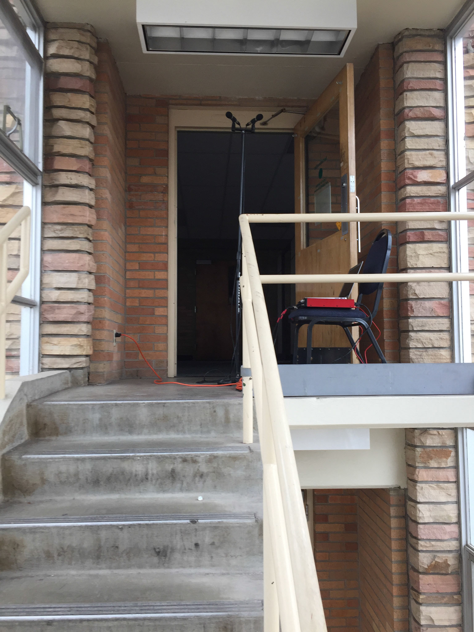 Recording impulse responses in a stairwell