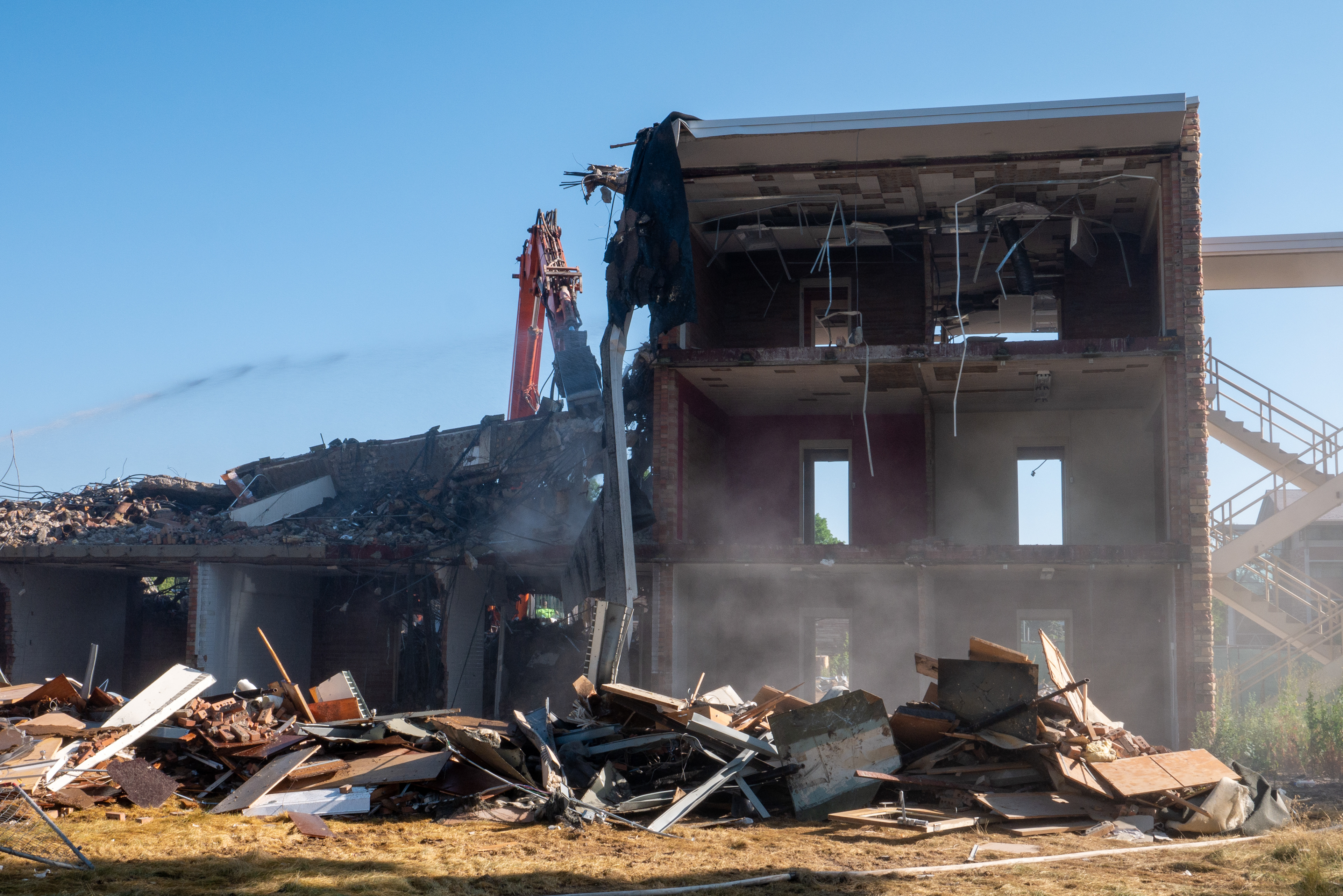 Demolition of the SE wing, south-facing side