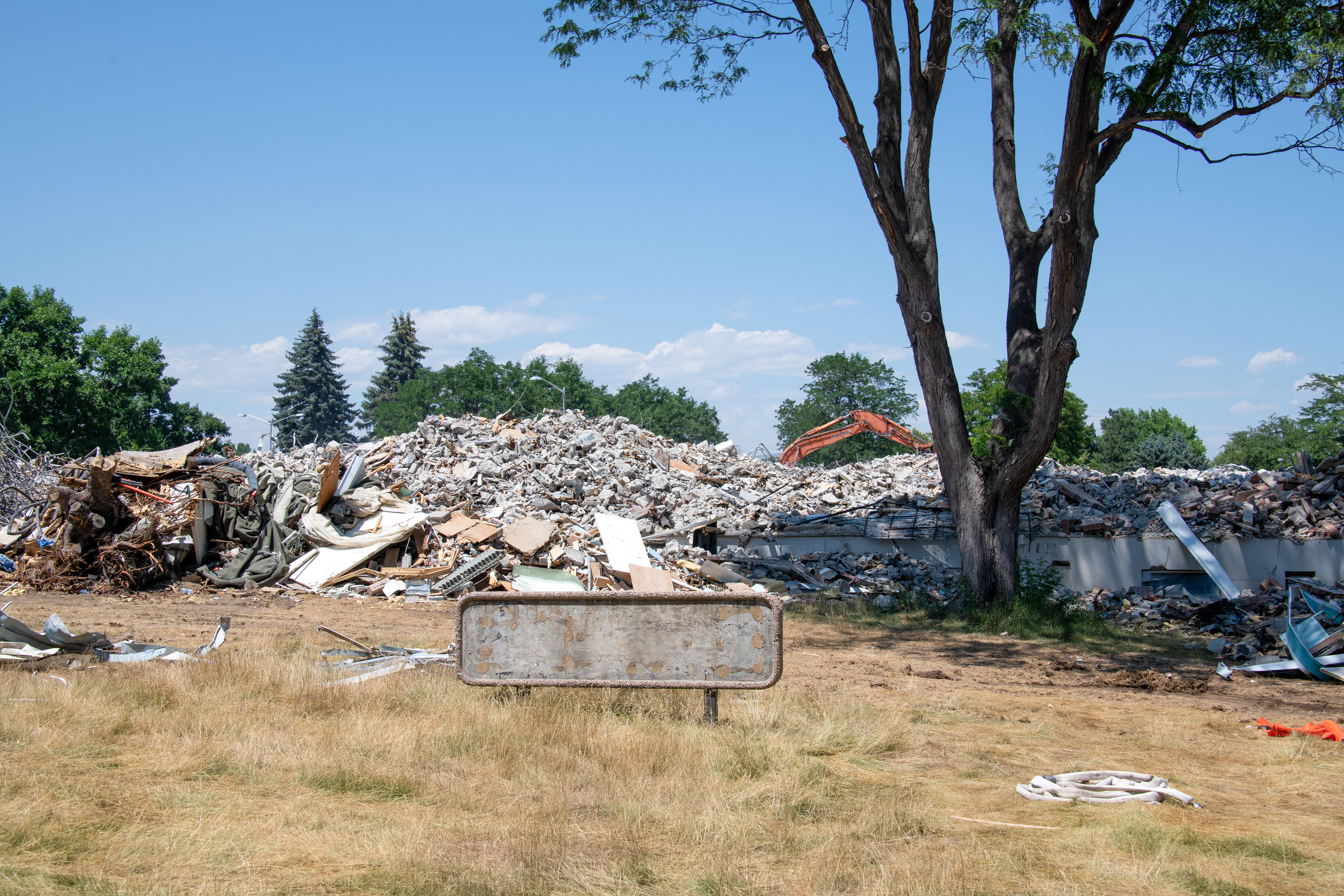 Rubble of the southern wings, south-facing side