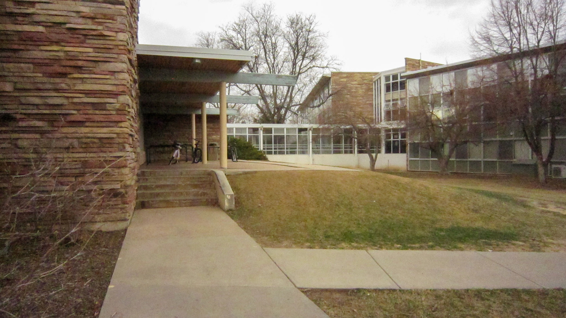 East-facing side of the northern half of Aylesworth Hall
