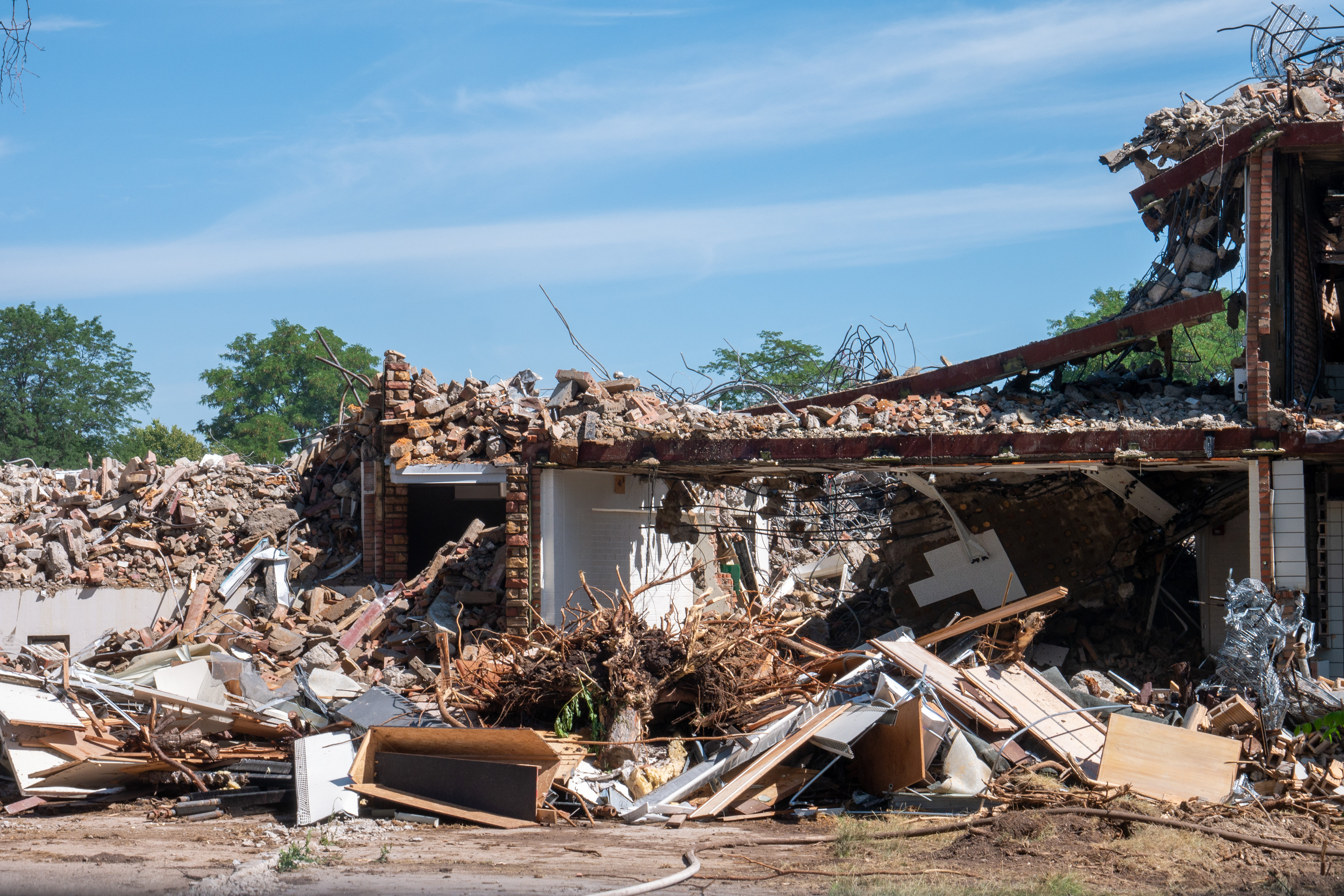 Partial demolition of the SE wing, south-facing side