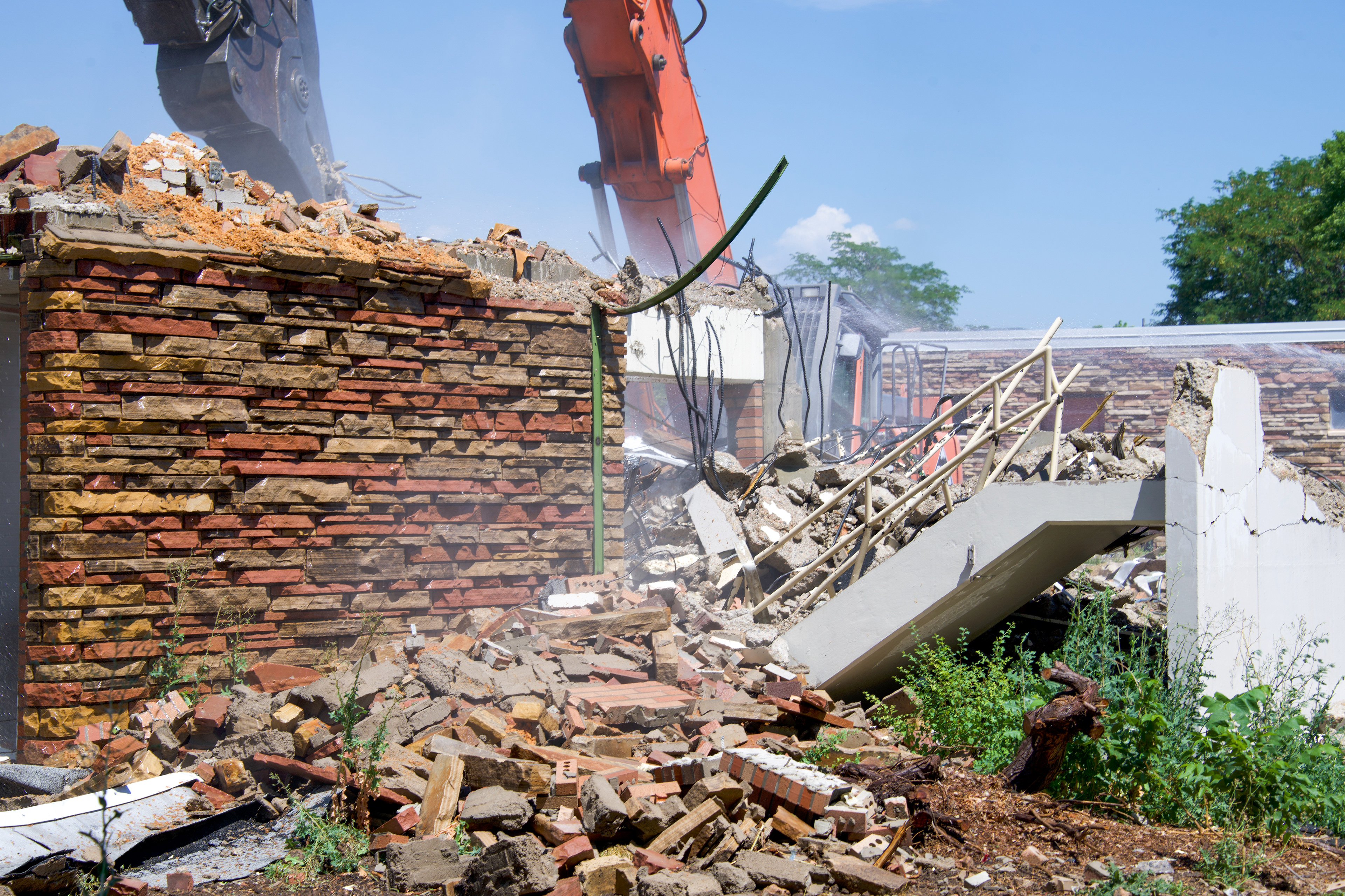 Demolition of the SE wing and stairwell, south-facing side