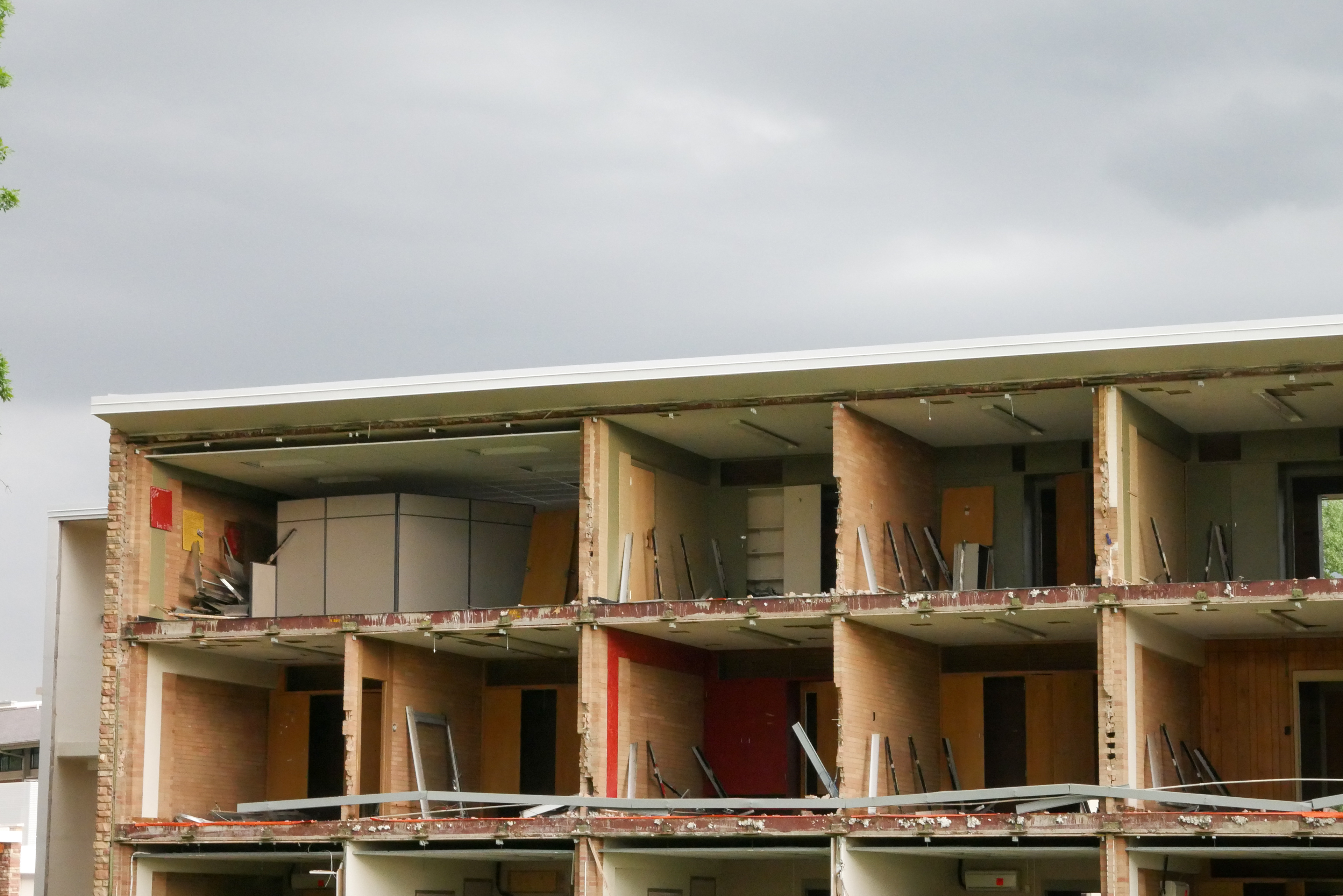 Exposed offices and workspaces, north-facing side of the NE wing