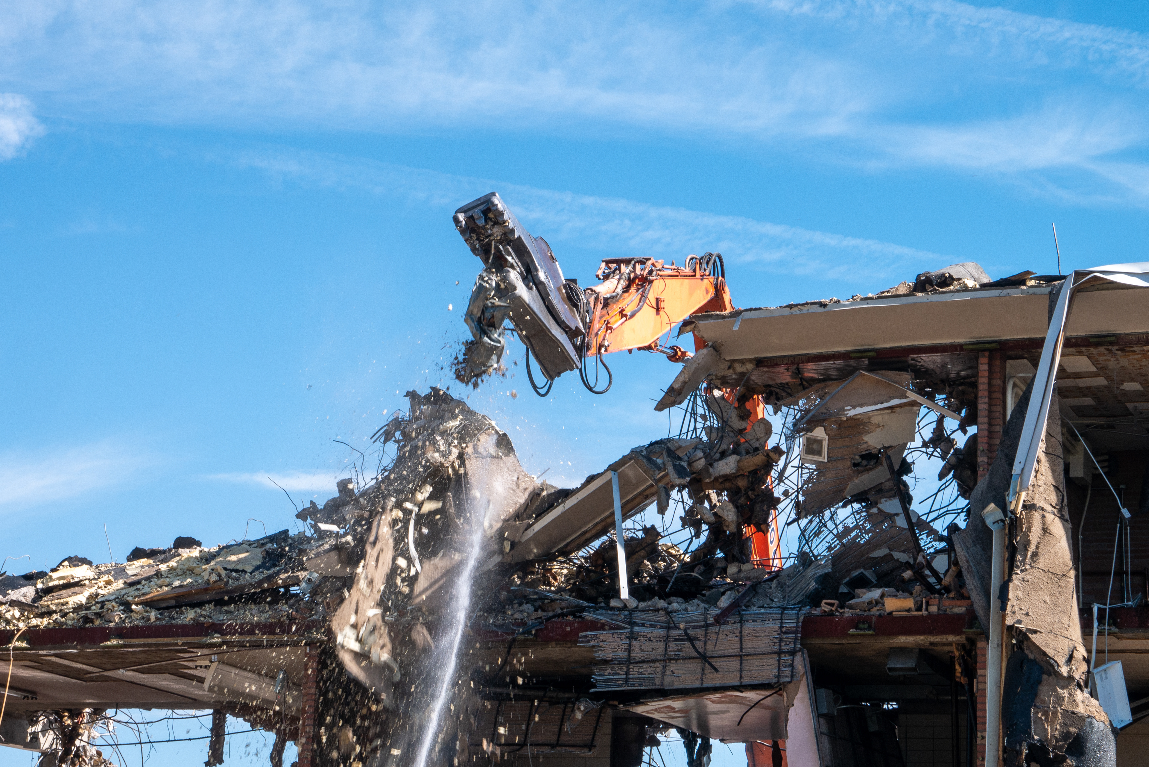 Demolition of the SE wing, south-facing side