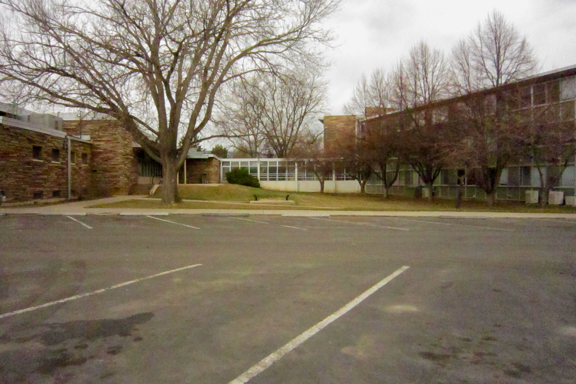 East-facing side of the northern half of Aylesworth Hall