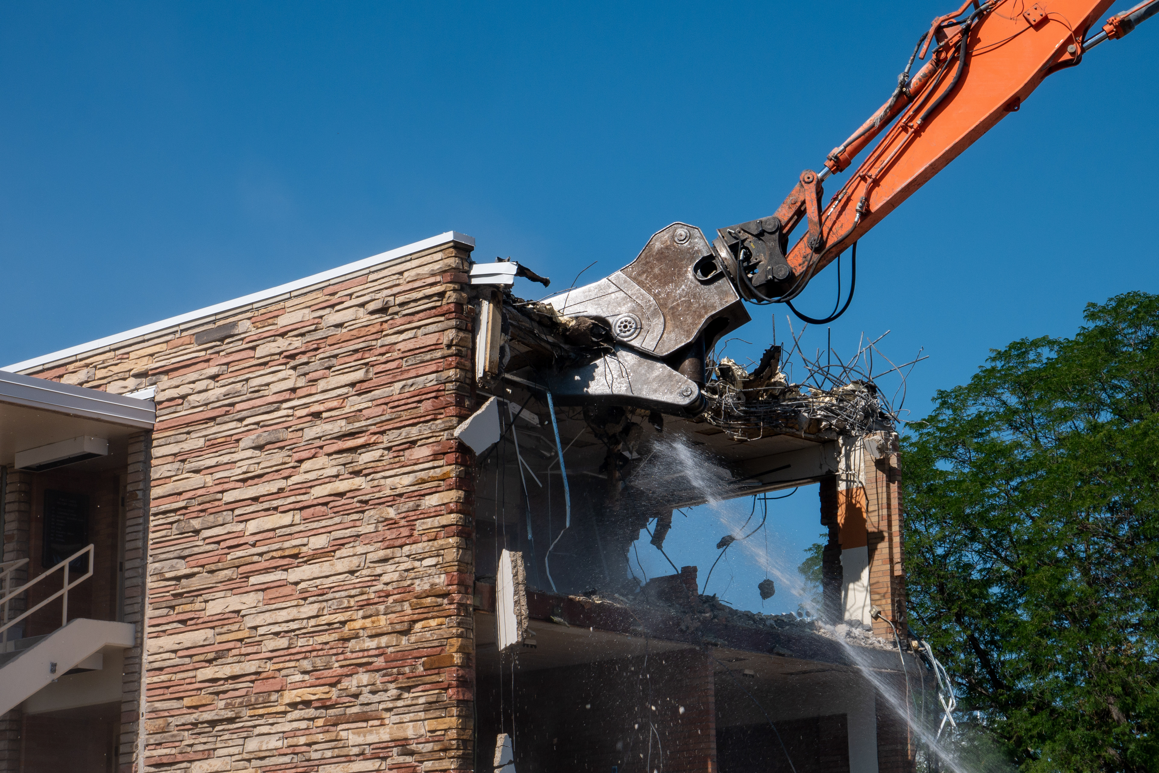 Demolition of the SE wing, north-facing side