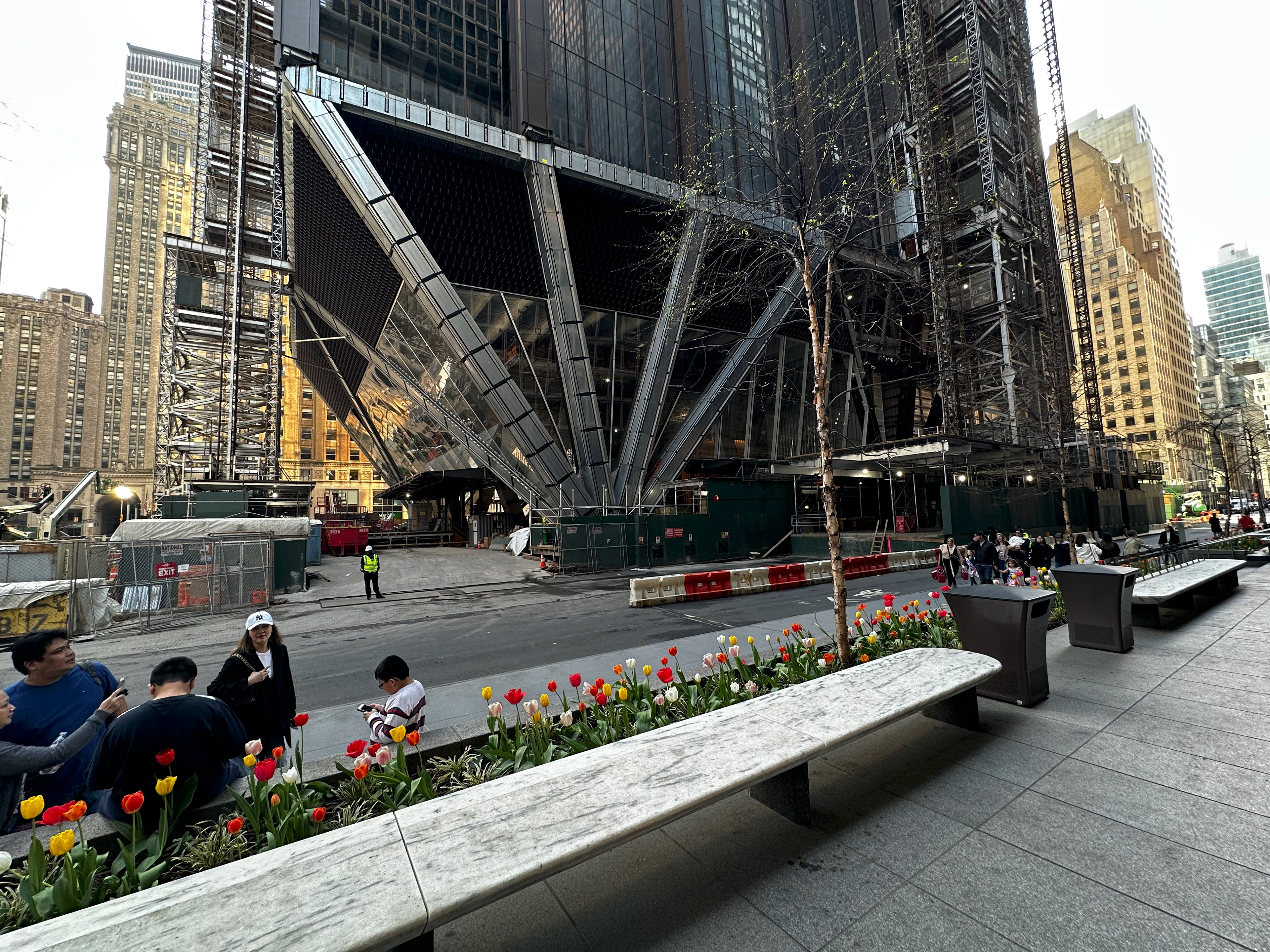 There are six train tracks below. They put the whole weight of the building on 6 points and then thread the loads between the tracks to the foundation beneath.
