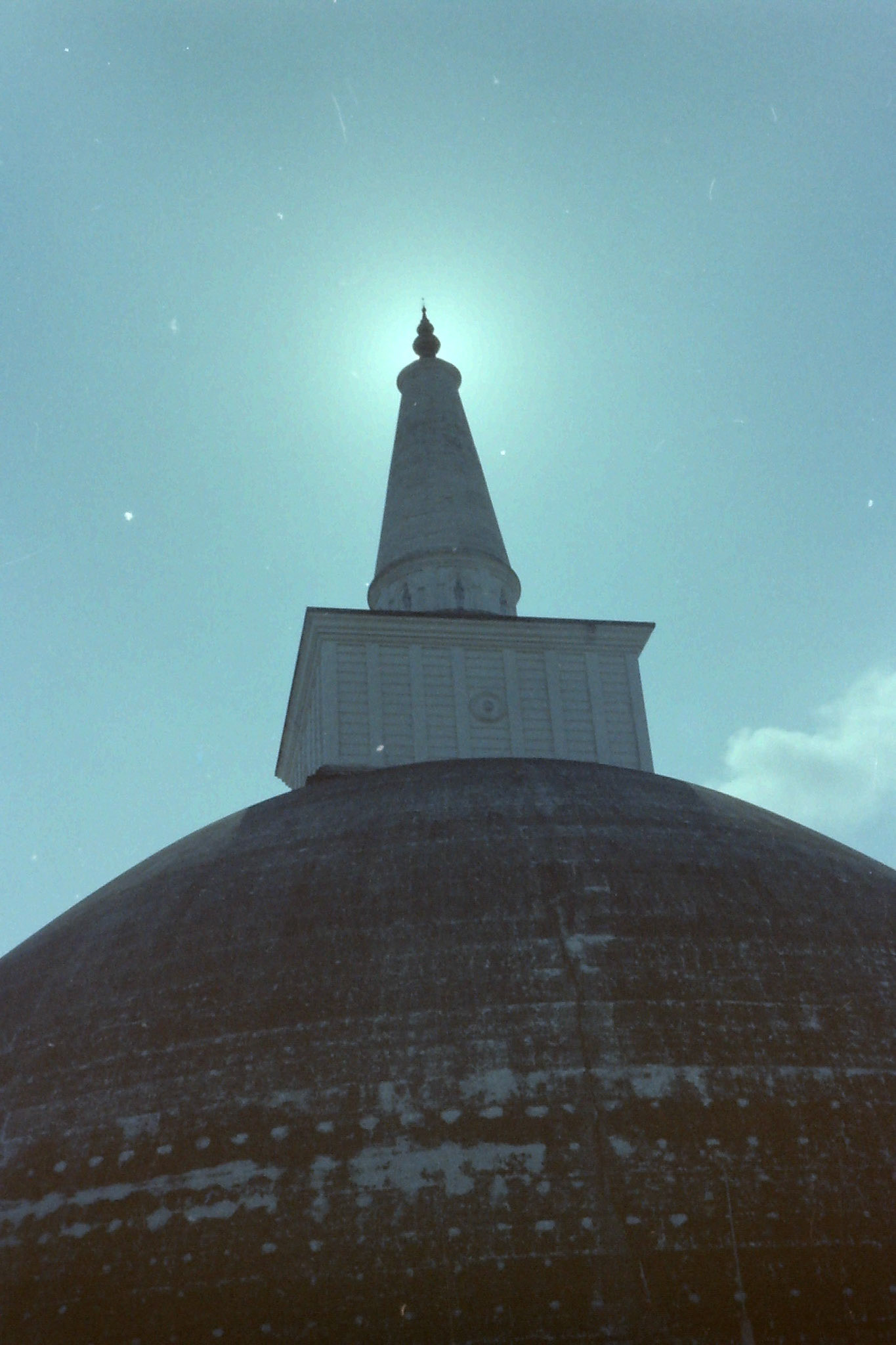 Ruwanweli Maha Seya, Anuradhapura, Sri Lanka [Apr 1984]