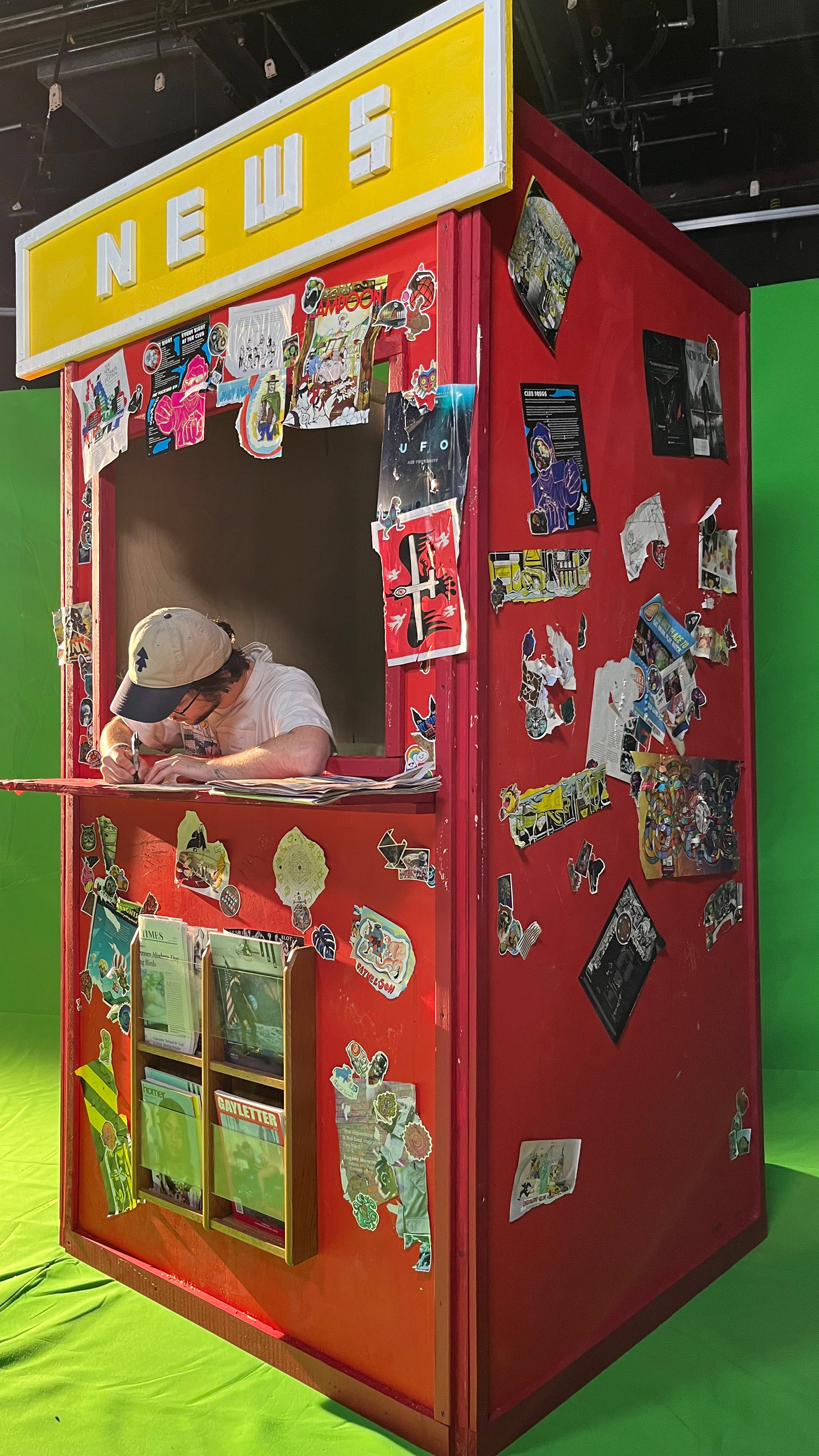 FULL VIEW OF NEWSSTAND