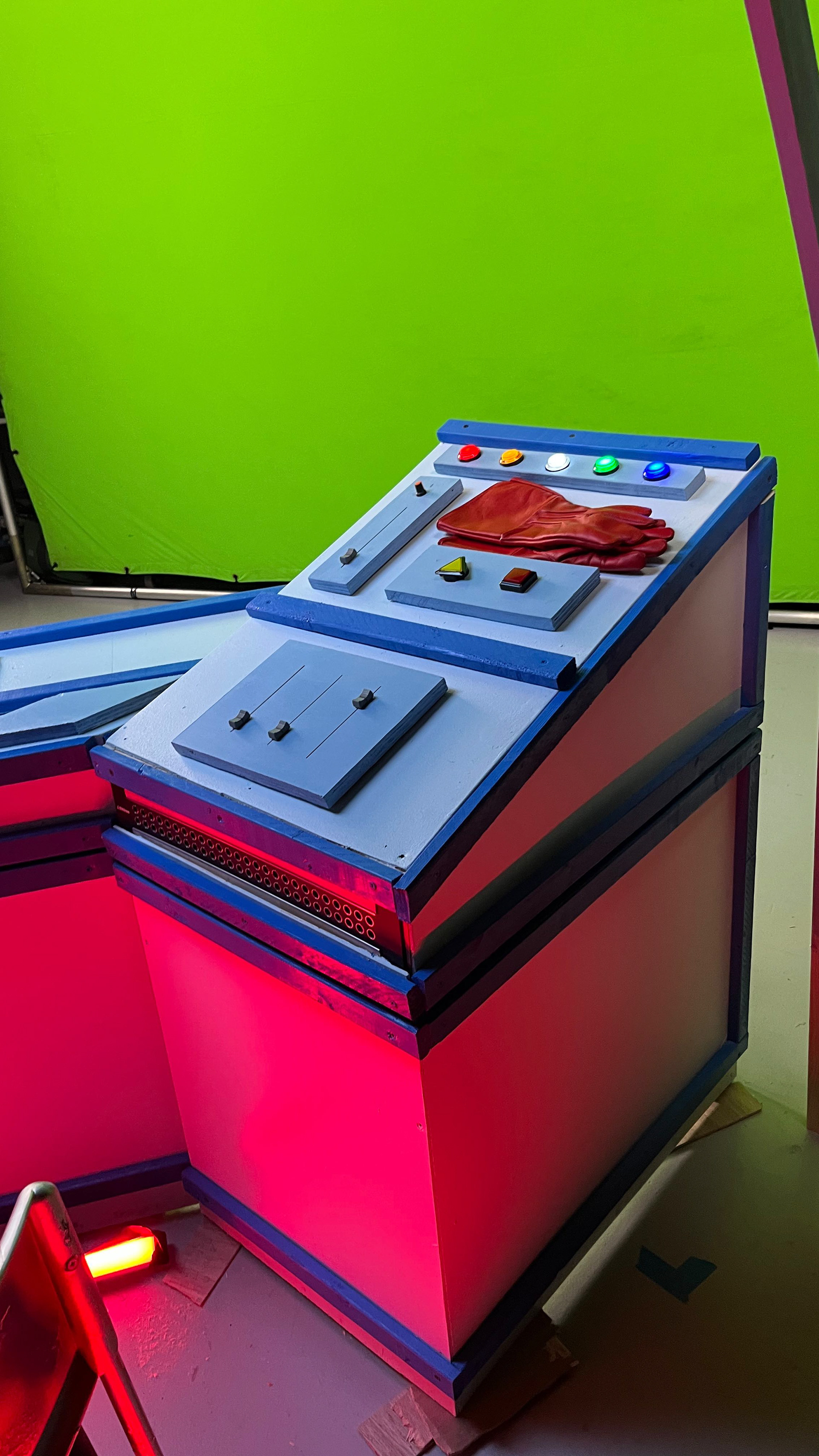 CONSOLE CLOSEUP