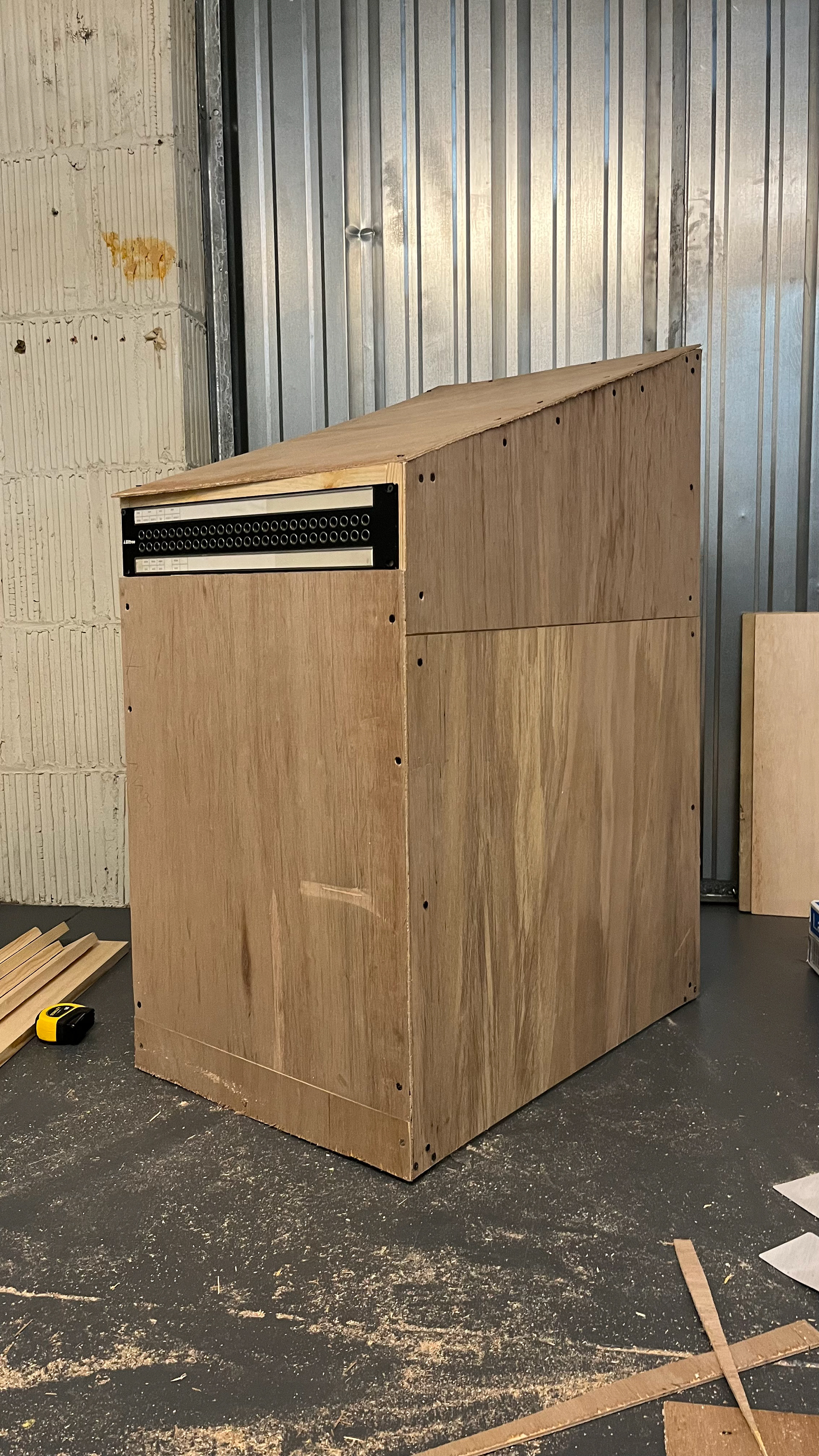 CONSOLE UNIT
