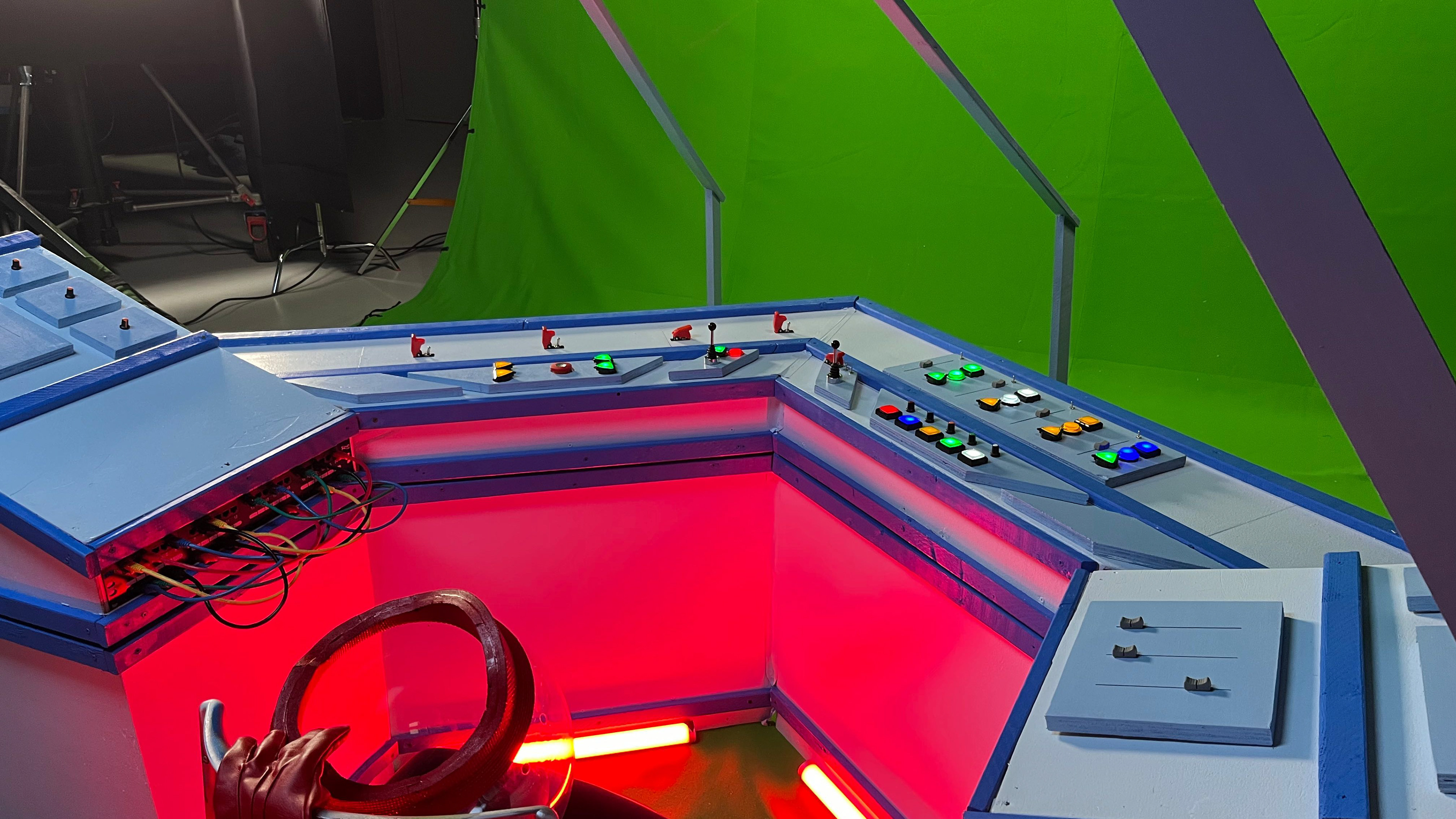 FULL COCKPIT CONSOLE