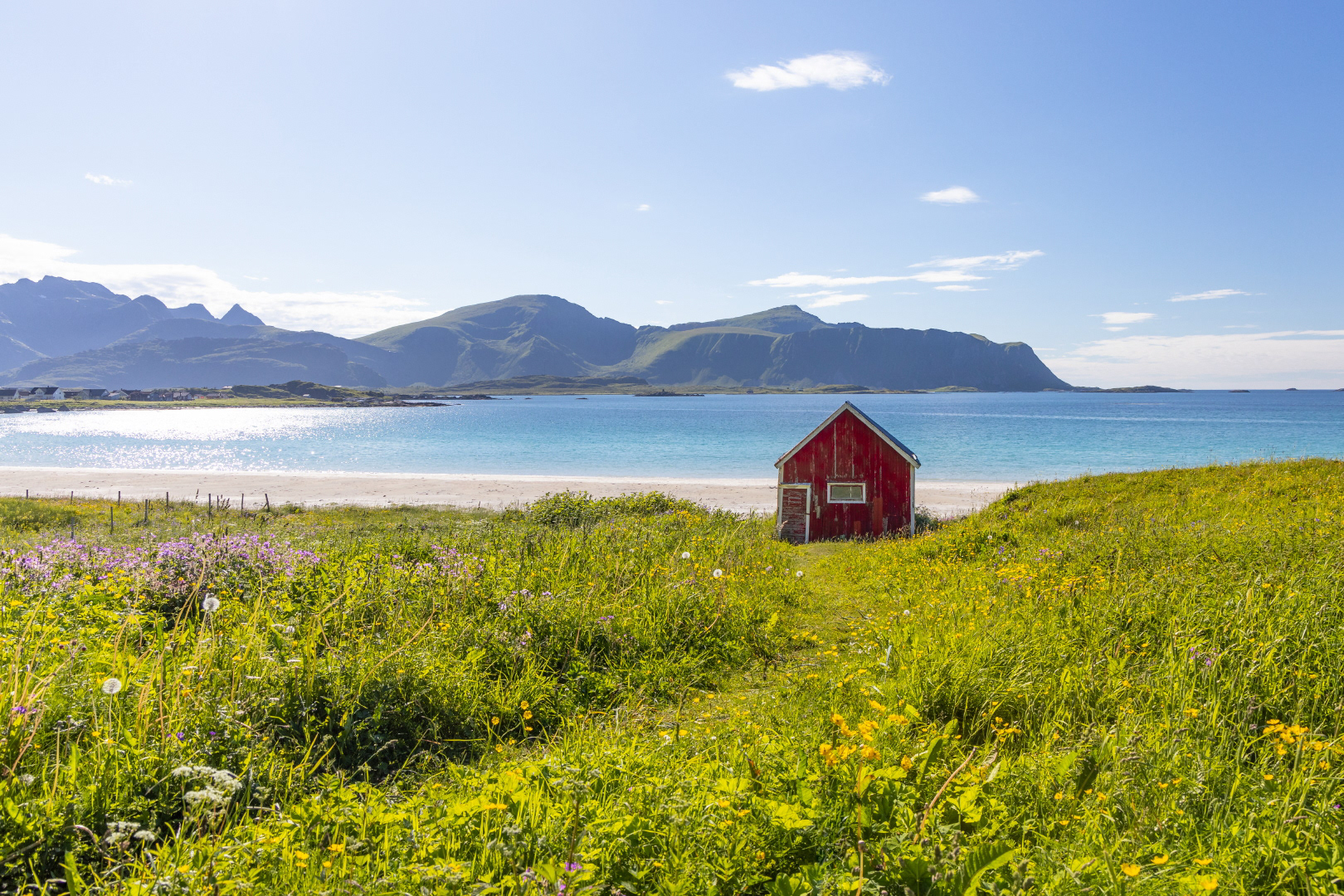 Ramberg Red Cabin - Lofoten Islands
