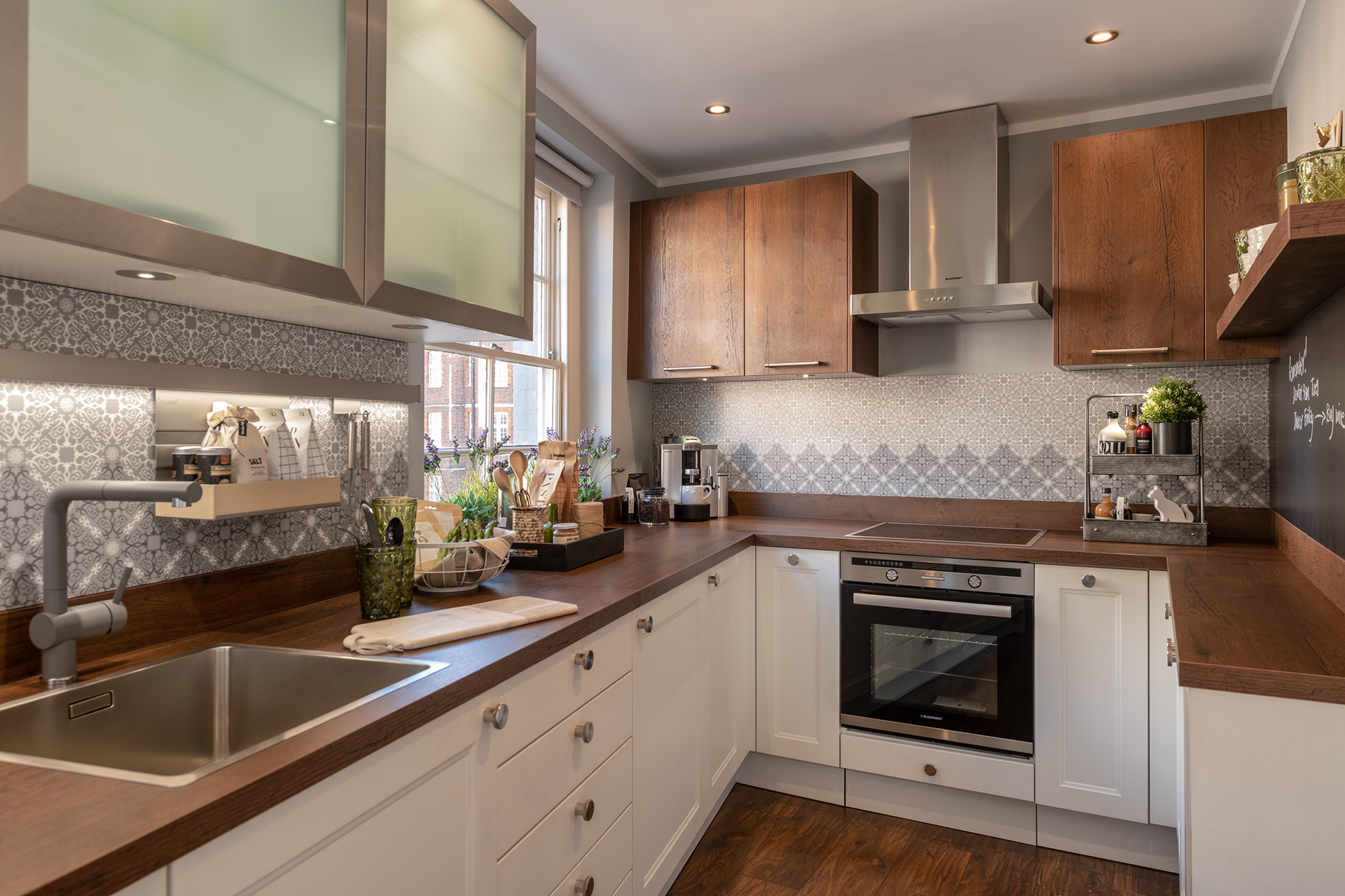 Häcker Kitchen Showroom by London based comercial photographer - Marcin Noga