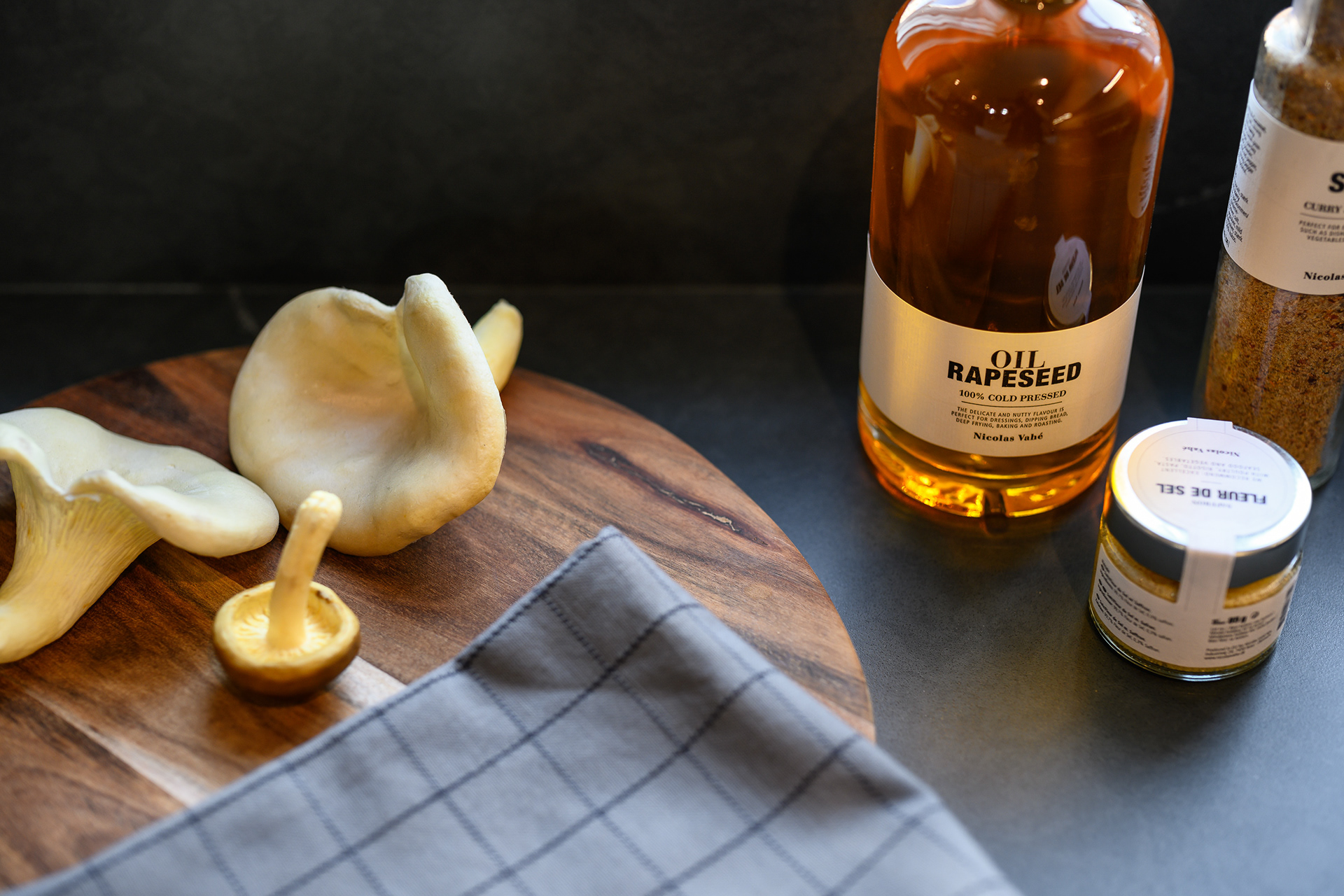 Häcker Kitchen Showroom by London based comercial photographer - Marcin Noga