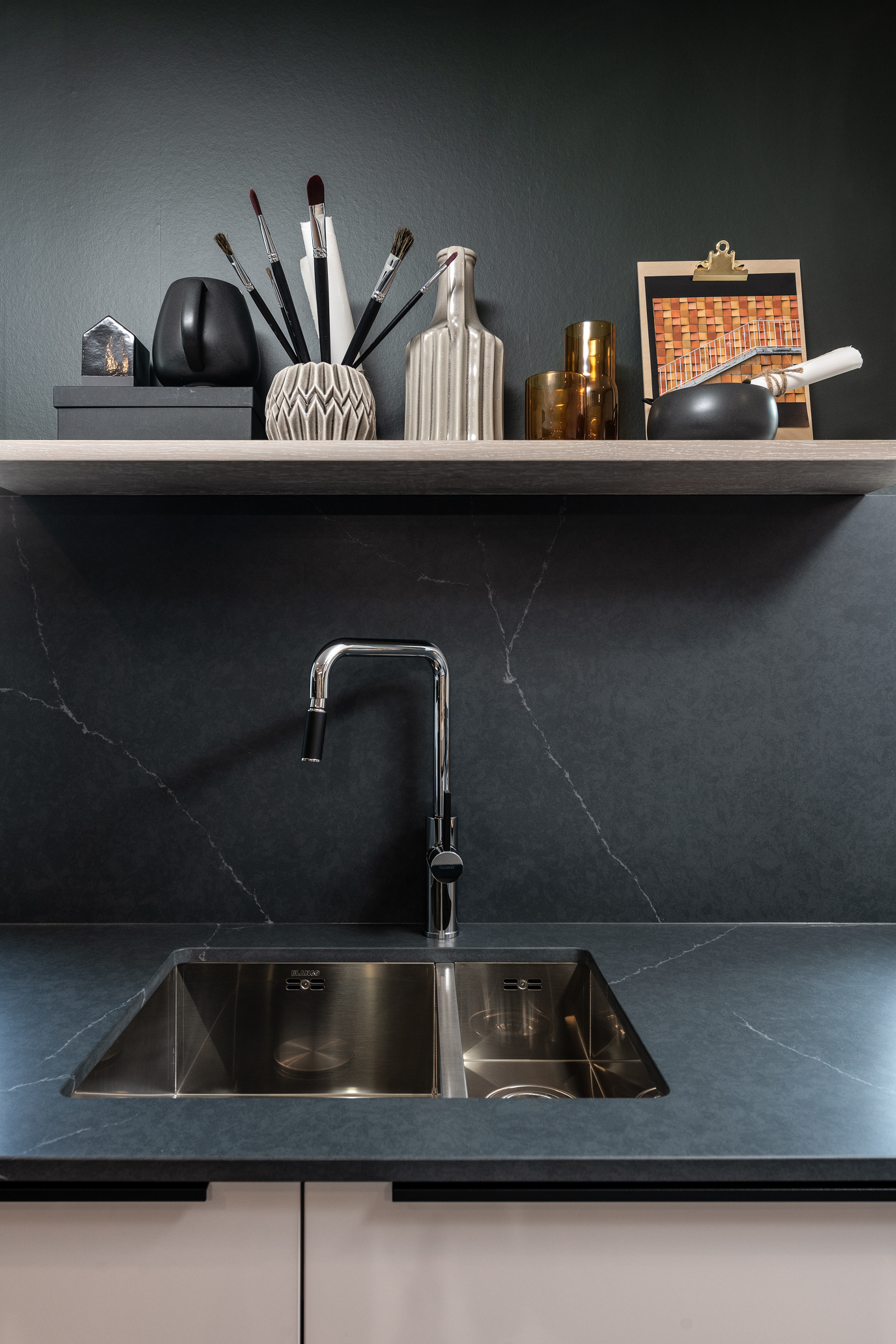 Häcker Kitchen Showroom by London based comercial photographer - Marcin Noga