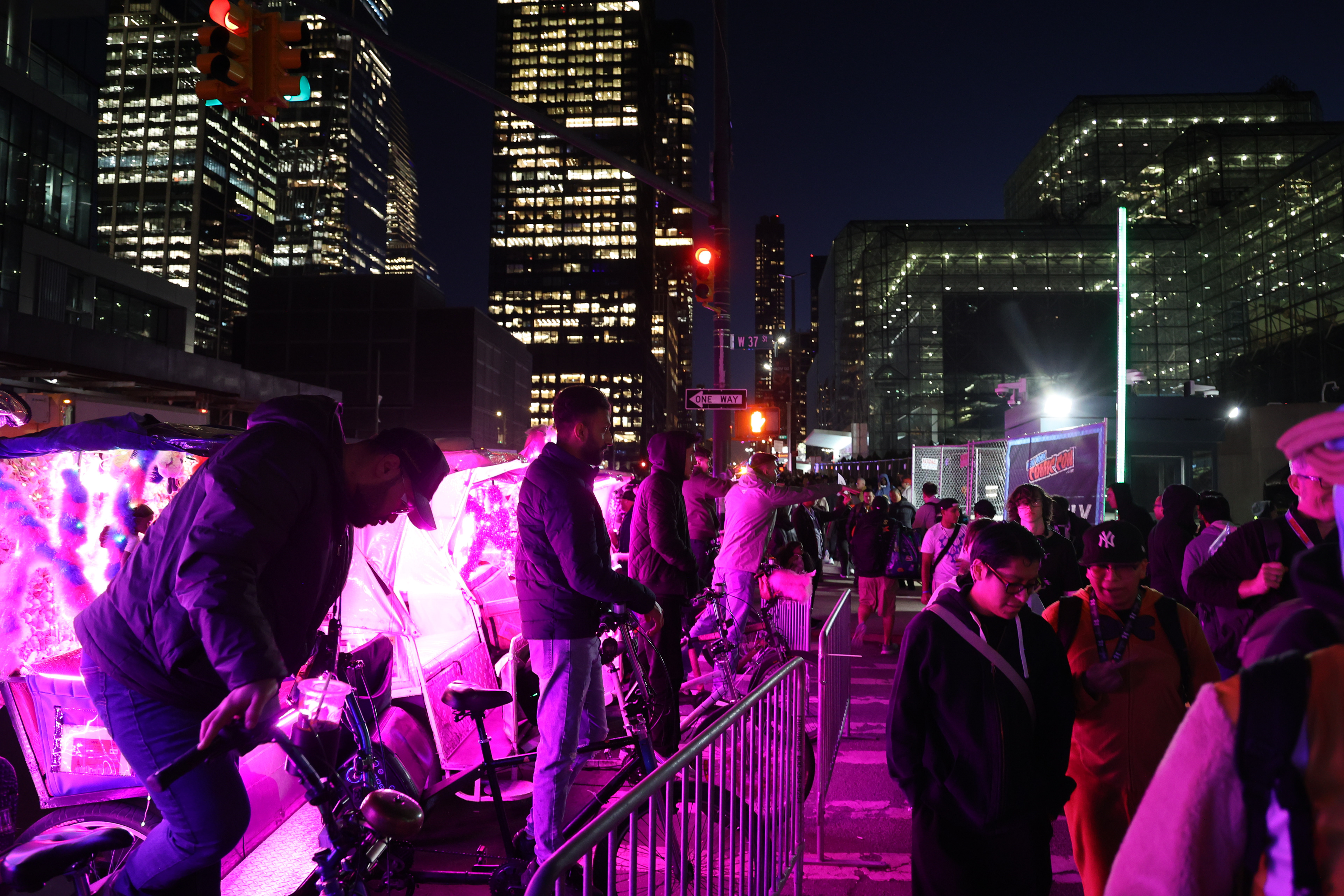 The bicylce taxi line after NYCC day one
