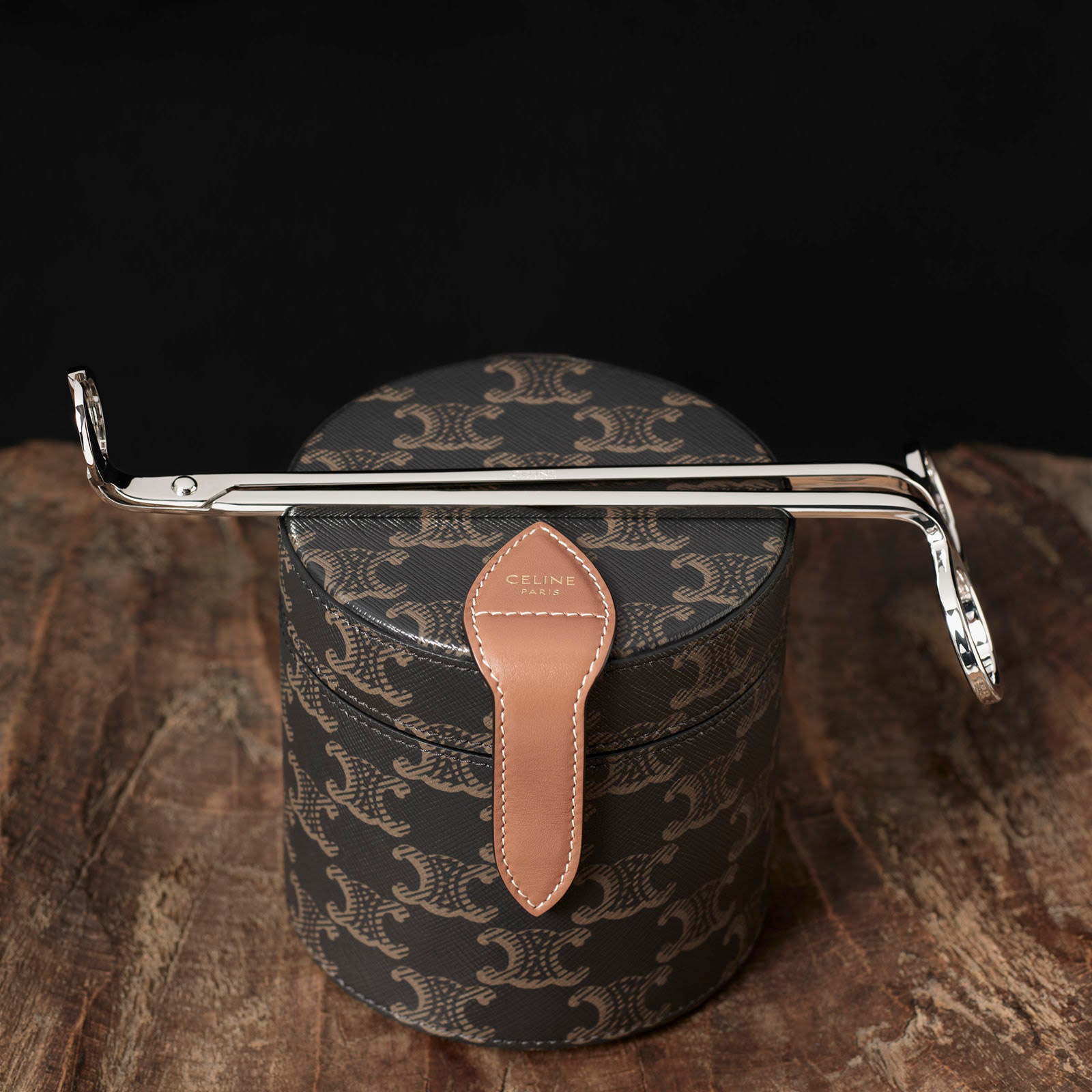 Etui de voyage toile triomphe et coupe-mèche, Celine