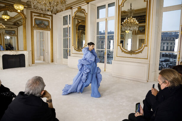Le défilé Haute Couture Valentino printemps-été 2022