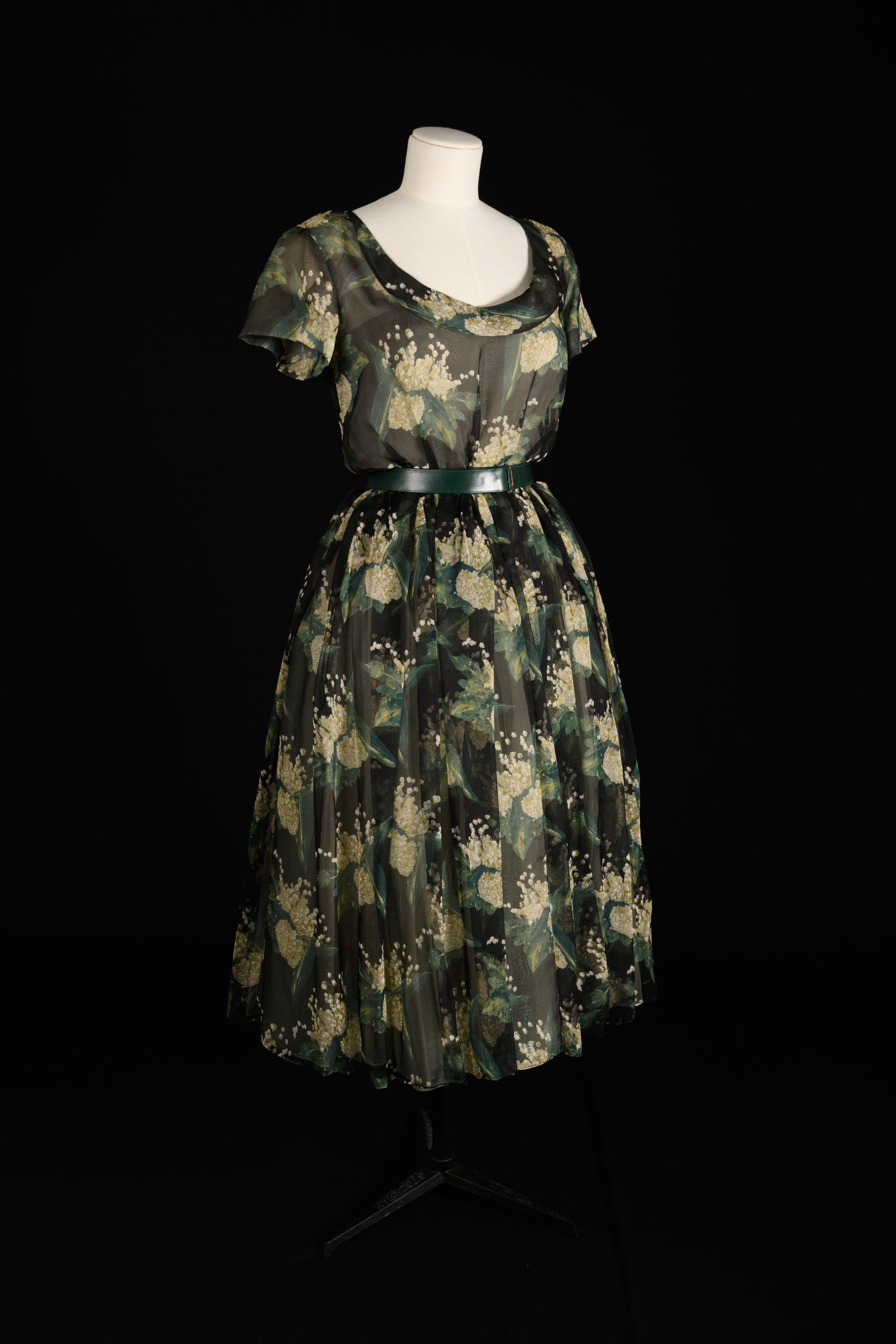 Robe Mois de Mai issue de la collection Dior haute couture printemps-été 1957.© Benoit Croisy, coll. ville de Granville