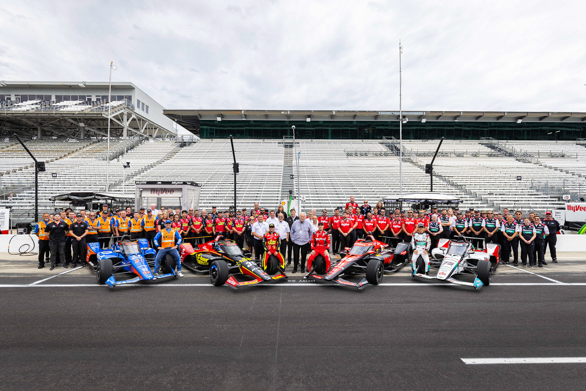 #15: Graham Rahal, Rahal Letterman Lanigan Racing Honda, #30: Pietro Fittipaldi, Rahal Letterman Lanigan Racing Honda, #45: Christian Lundgaard, Rahal Letterman Lanigan Racing Honda, #75: Takuma Sato, Rahal Letterman Lanigan Racing Honda, team photo
