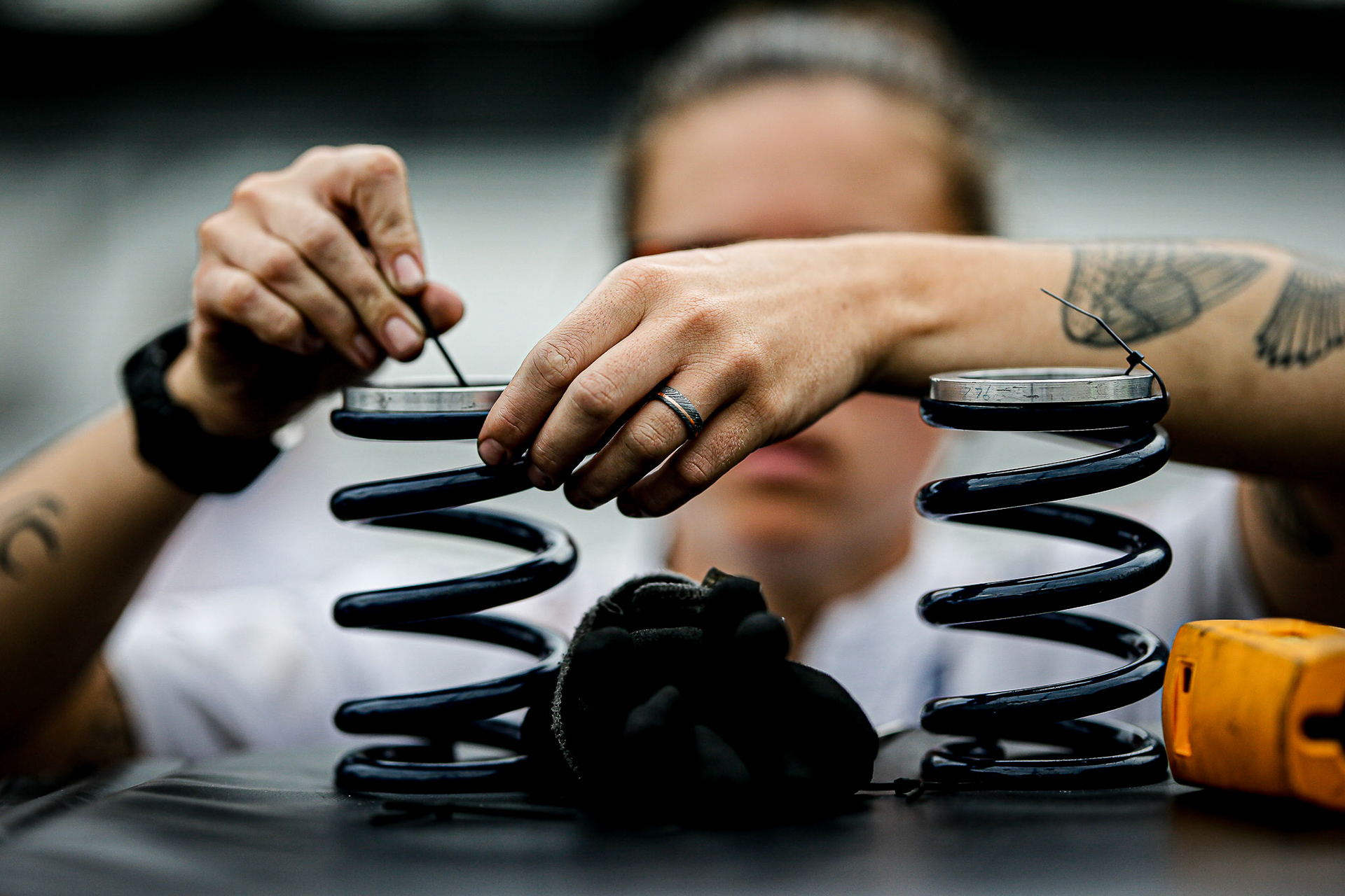 #7: Felix Rosenqvist, Arrow McLaren SP Chevrolet crew member
