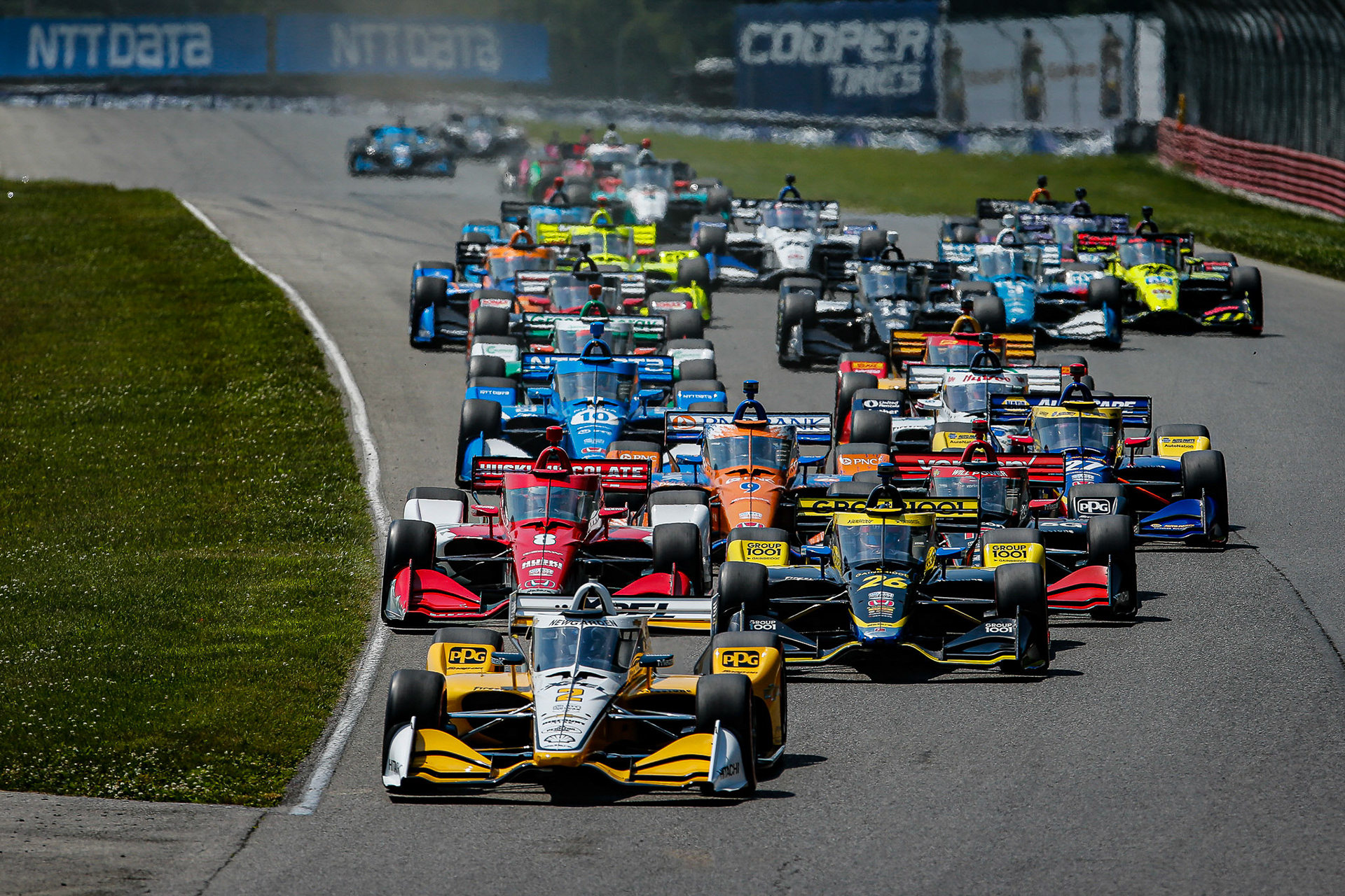 #2: Josef Newgarden, Team Penske Chevrolet leads the field to the green flag