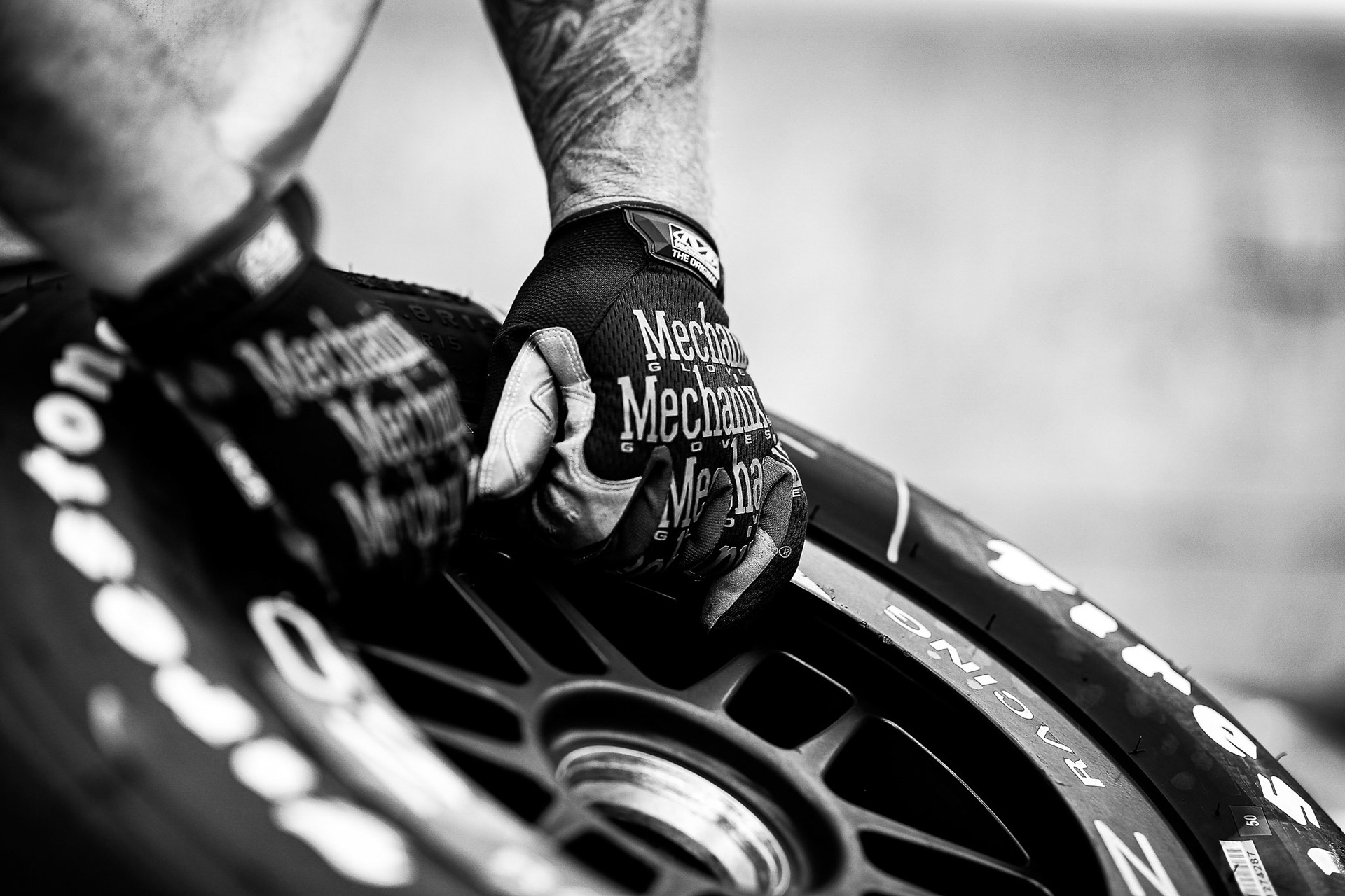 #5: Pato O’Ward, Arrow McLaren SP Chevrolet crew member, gloves, Firestone tire