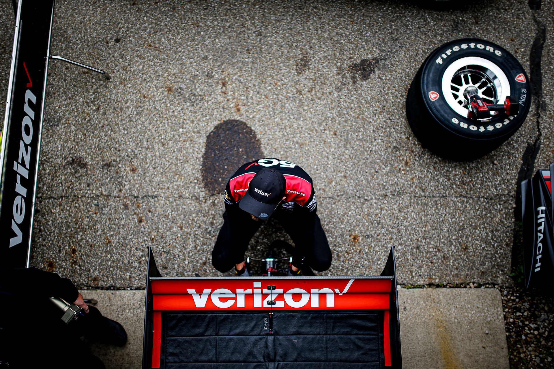 #12: Will Power, Team Penske Chevrolet, pit equipment, crew member