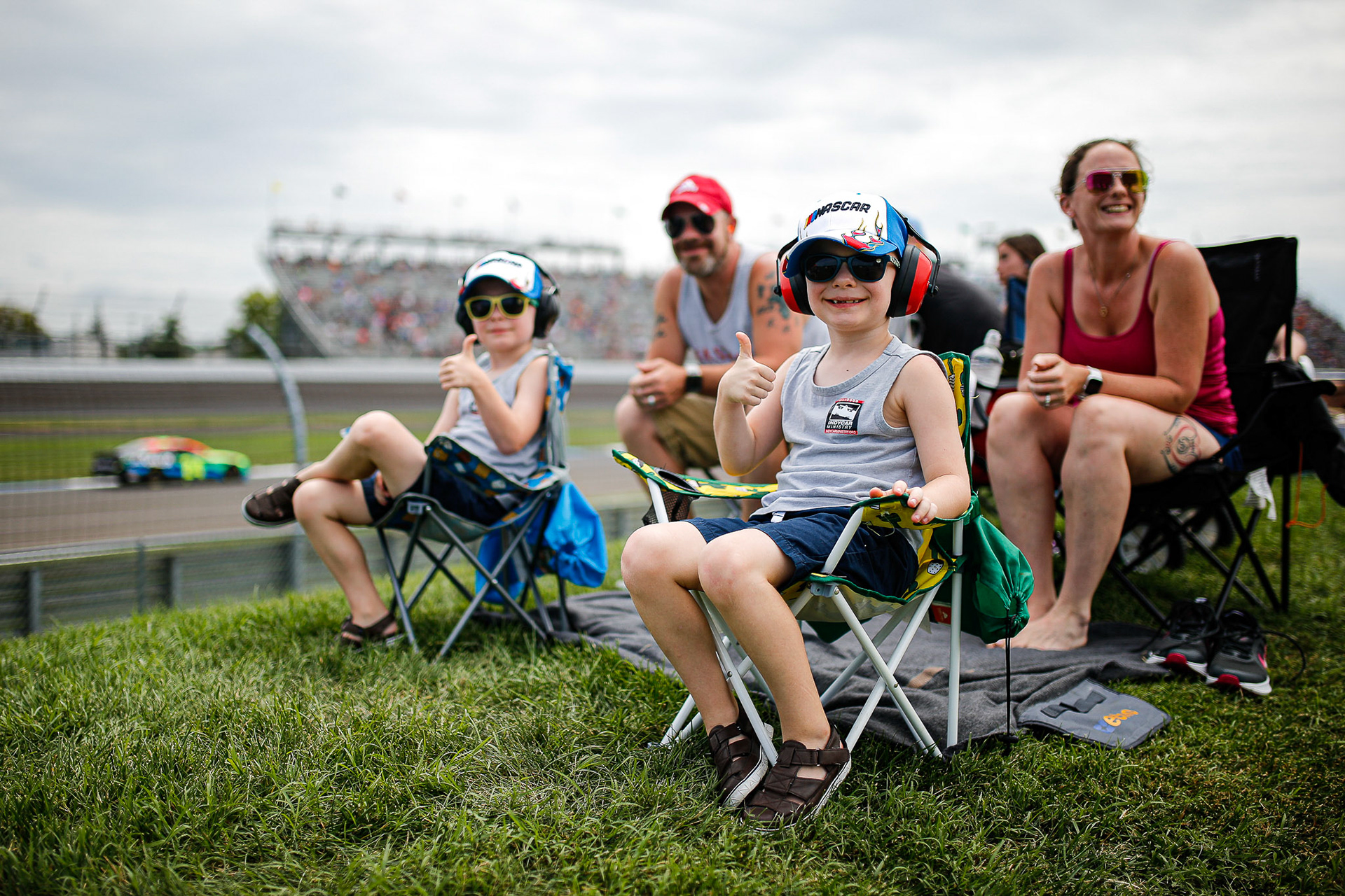 Fans, #24: William Byron, Hendrick Motorsports, Chevrolet Camaro Axalta