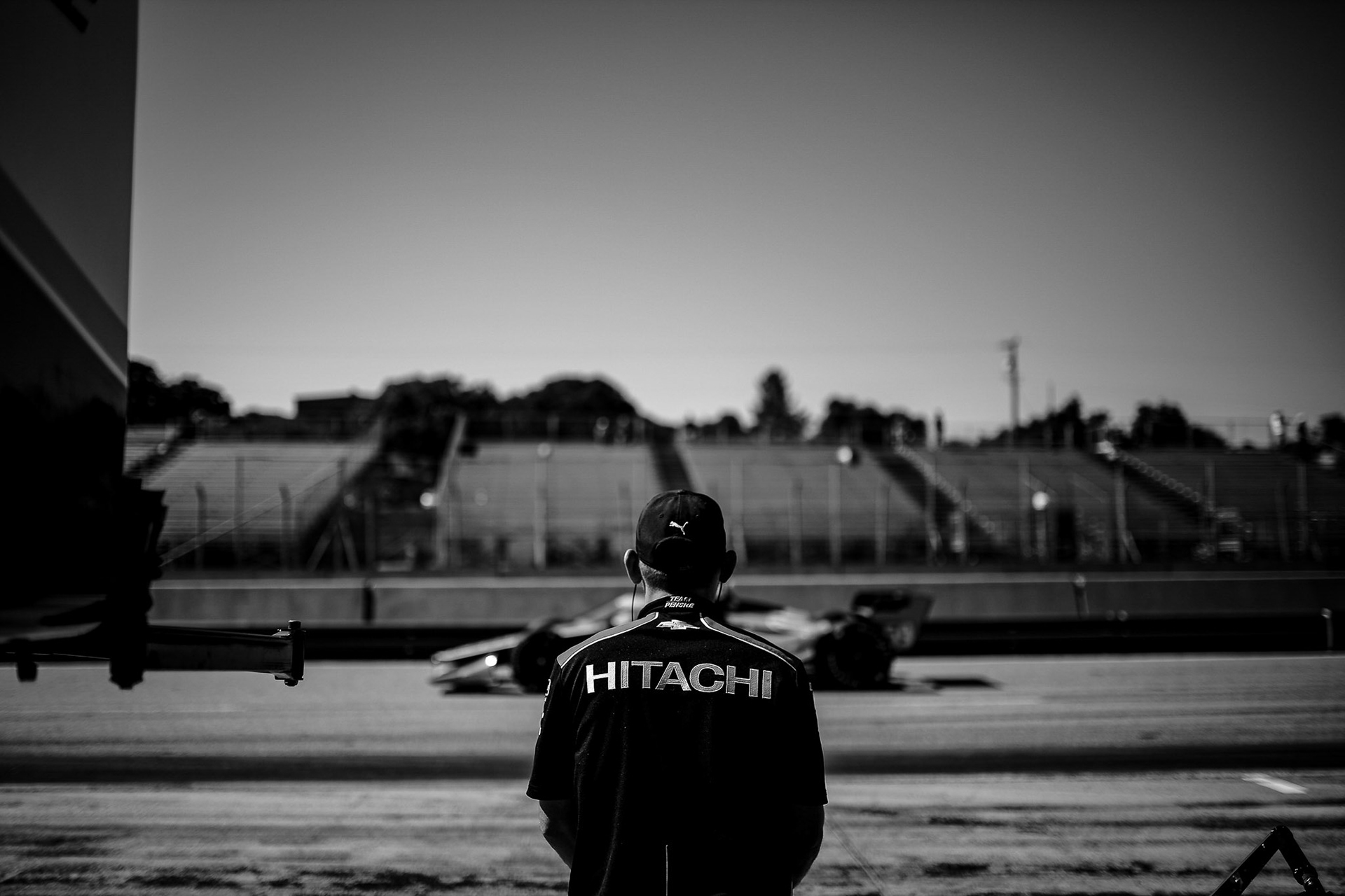 #2: Josef Newgarden, Team Penske Chevrolet crew member